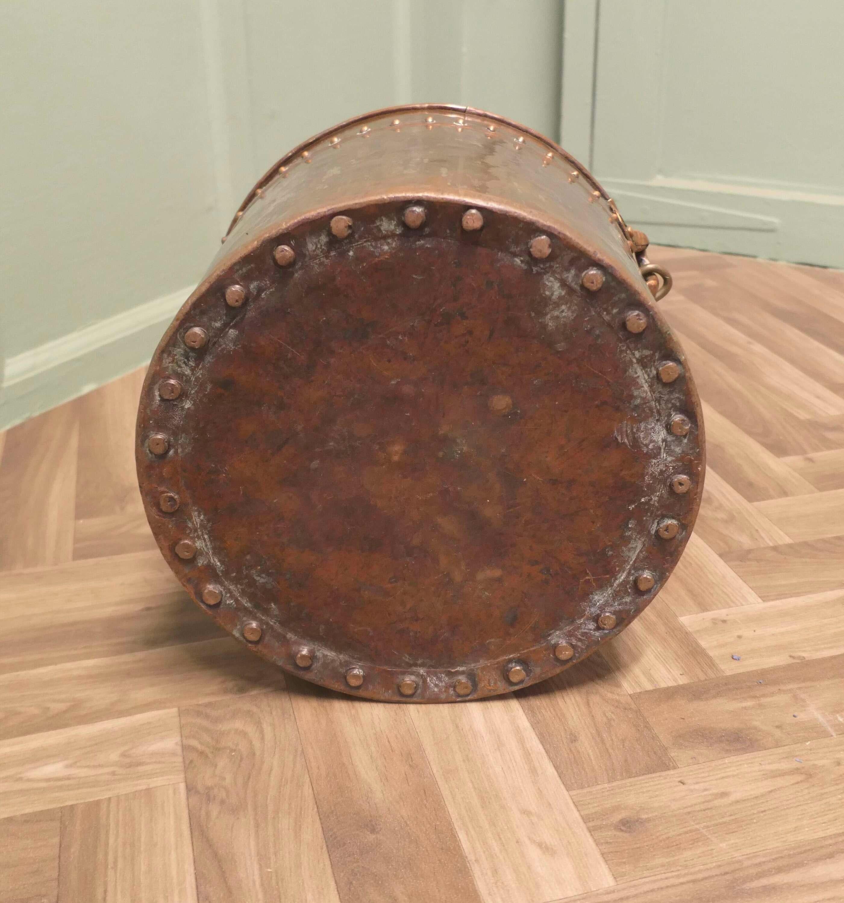 XIX secolo 19th Century Copper Coal Bucket in vendita