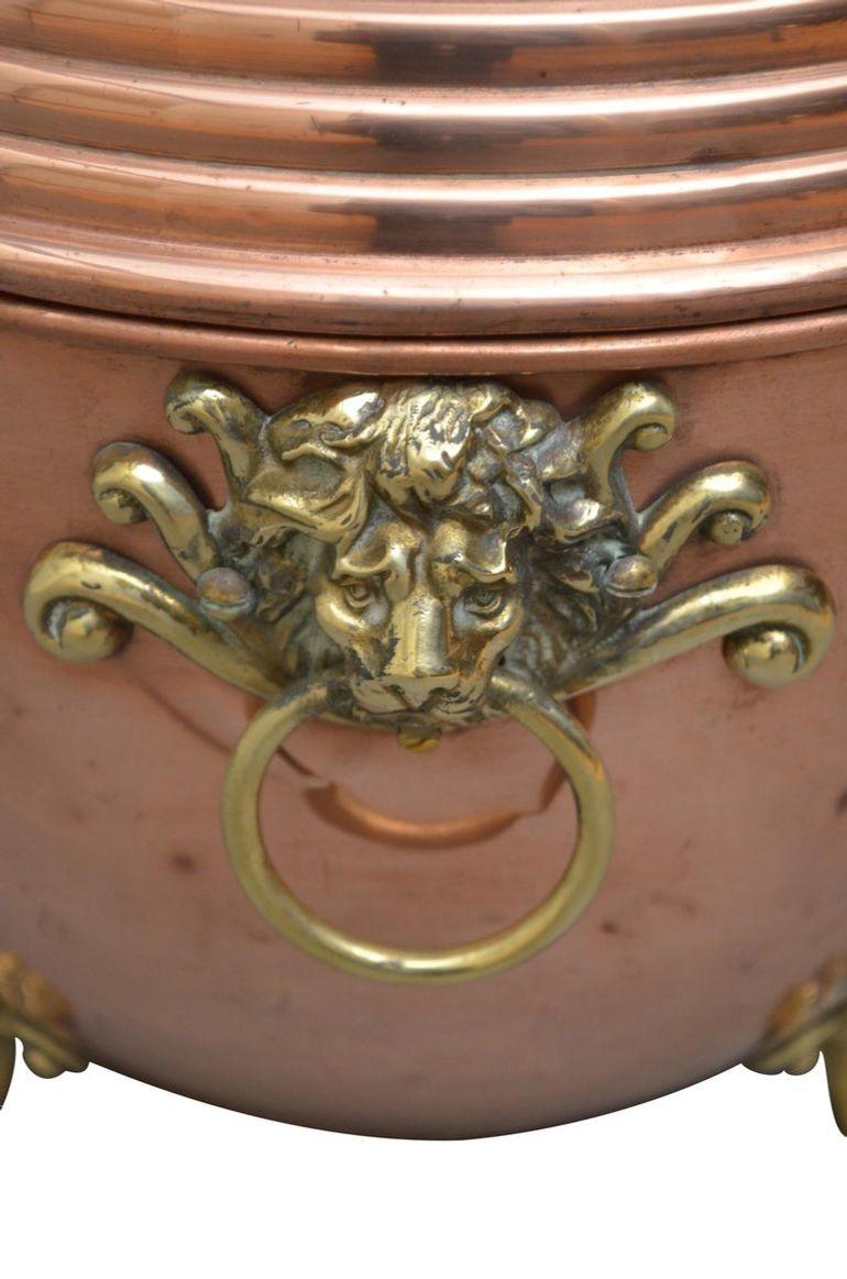 19th Century Copper Coal Scuttle or Planter In Good Condition For Sale In Whaley Bridge, GB