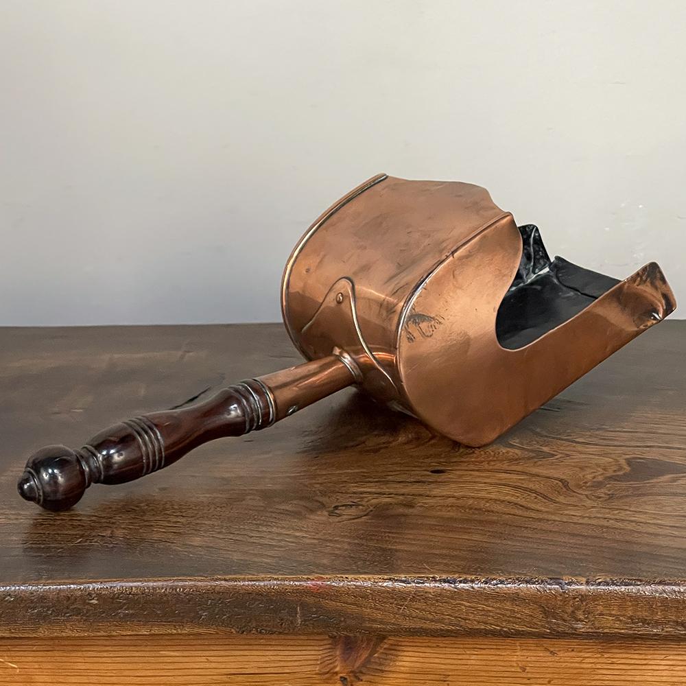 19th Century Copper Coal Scuttle with Scoop For Sale 3