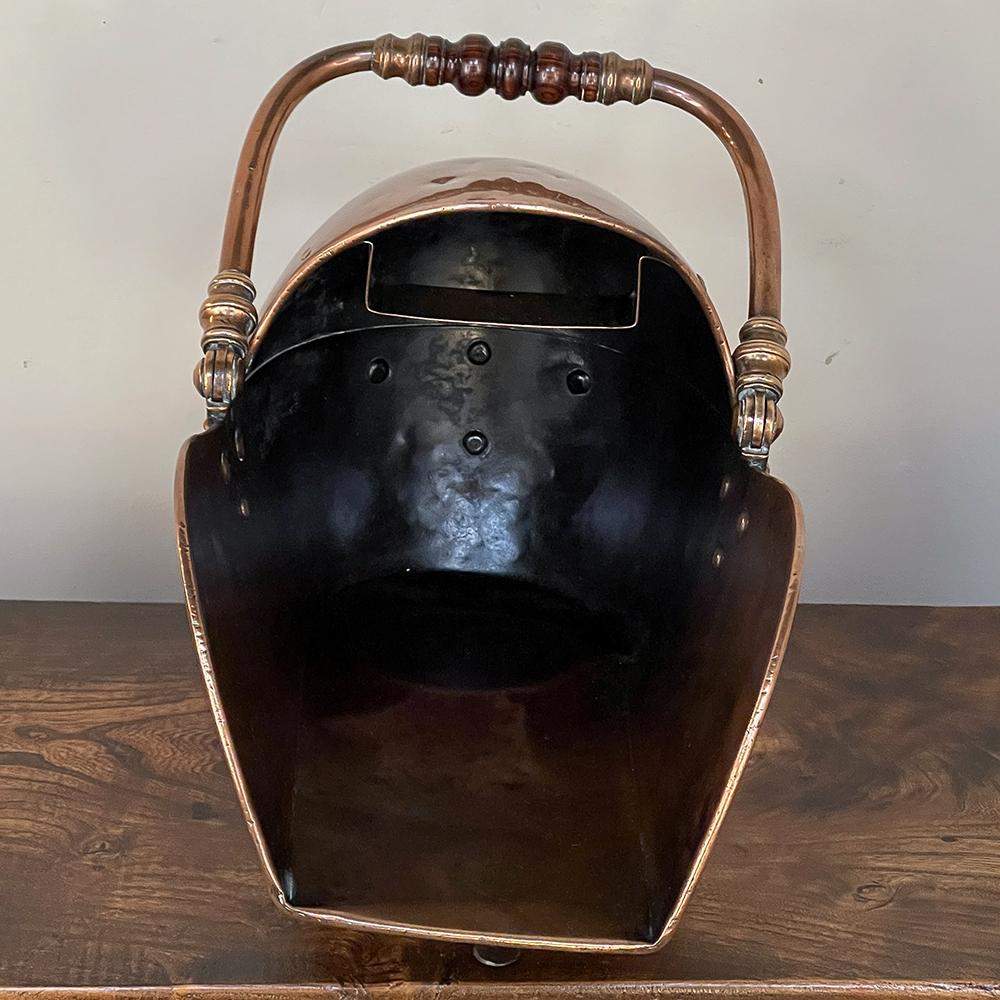 19th Century Copper Coal Scuttle with Scoop In Good Condition For Sale In Dallas, TX