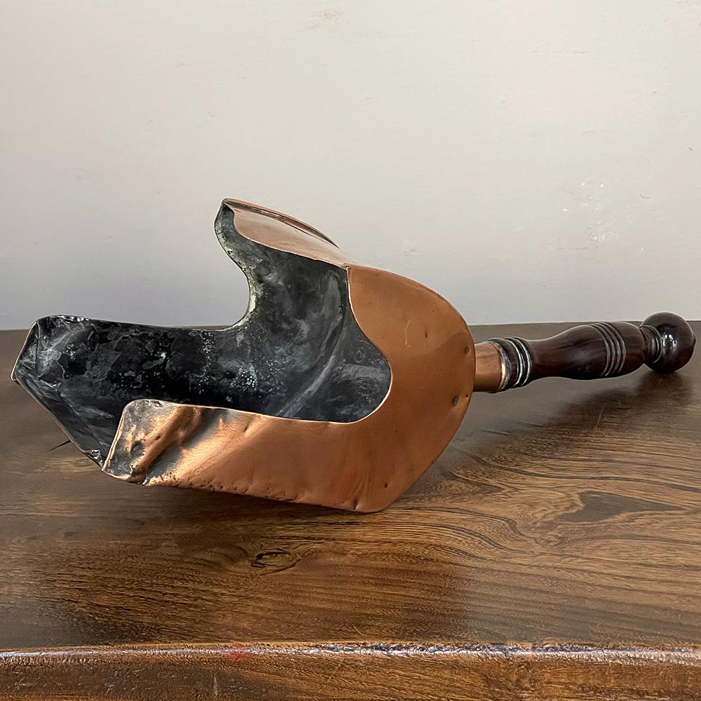 19th Century Copper Coal Scuttle with Scoop For Sale 1