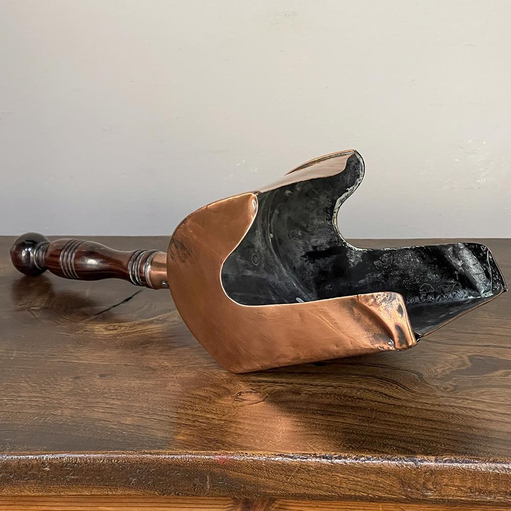 19th Century Copper Coal Scuttle with Scoop For Sale 2