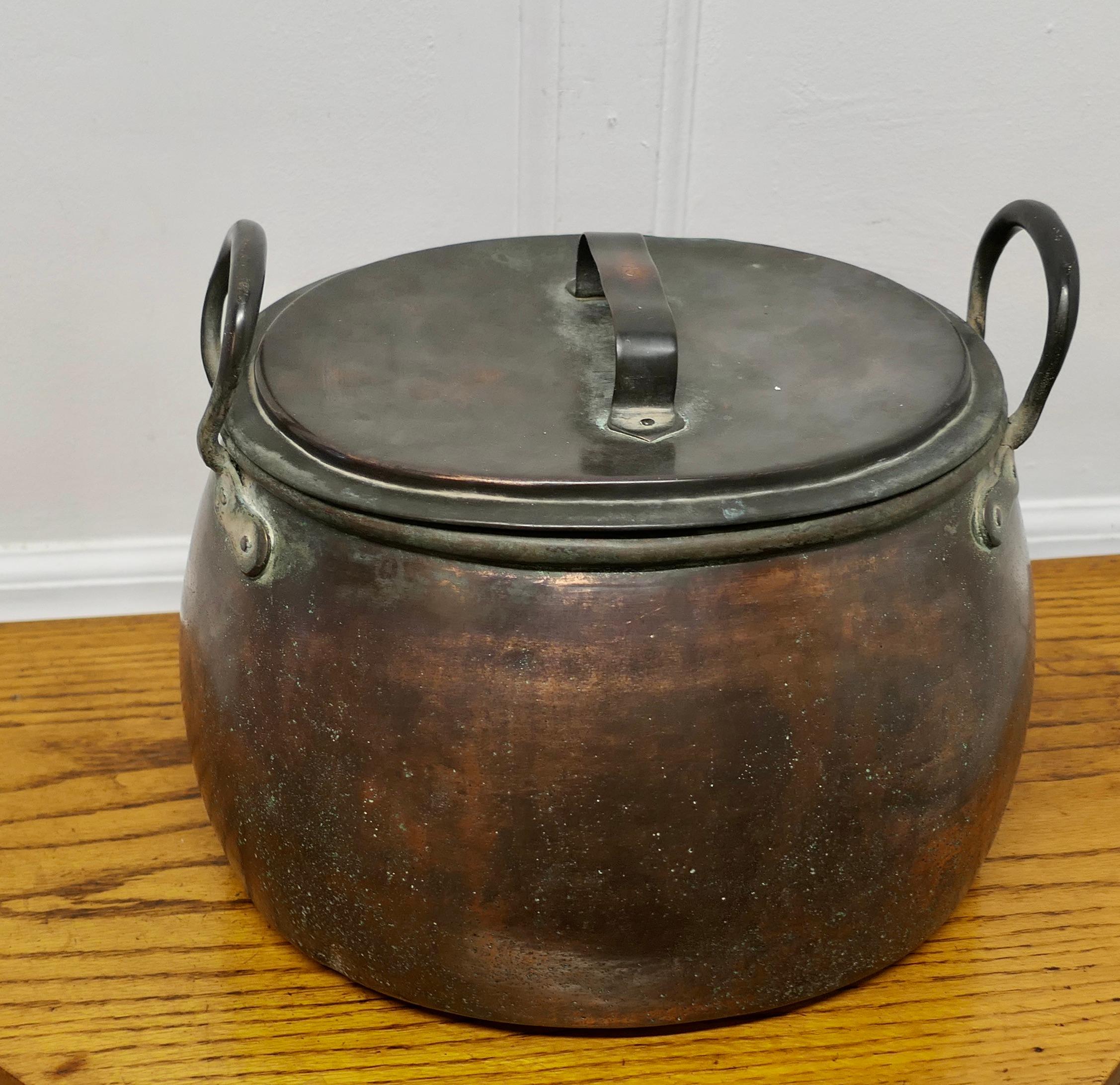 Georgian 19th Century Copper Cooking Pot, Cauldron with Lid      For Sale