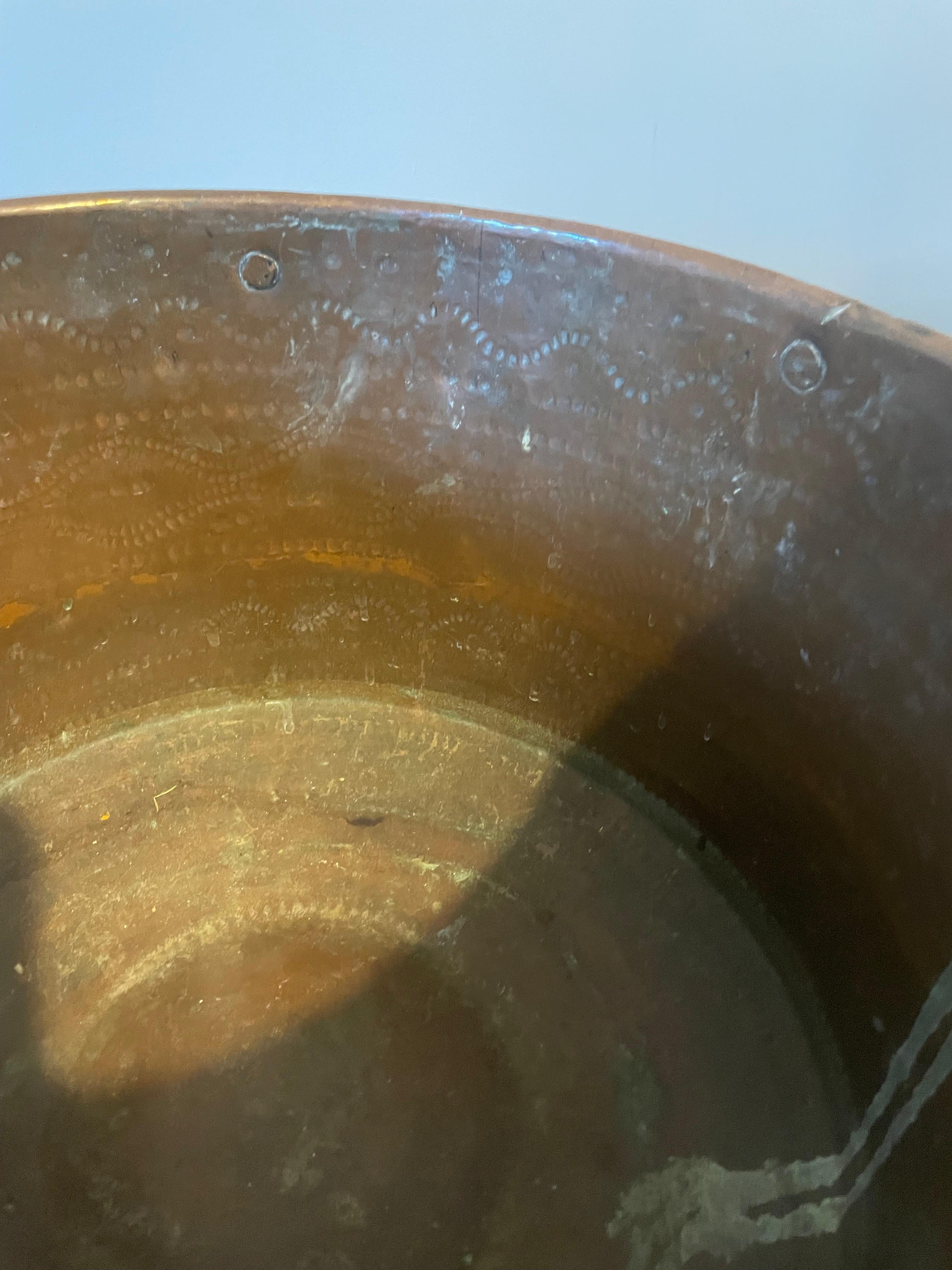 Metà XIX secolo Misuratore di cereali / porta acqua Ferrat in rame del XIX secolo in vendita