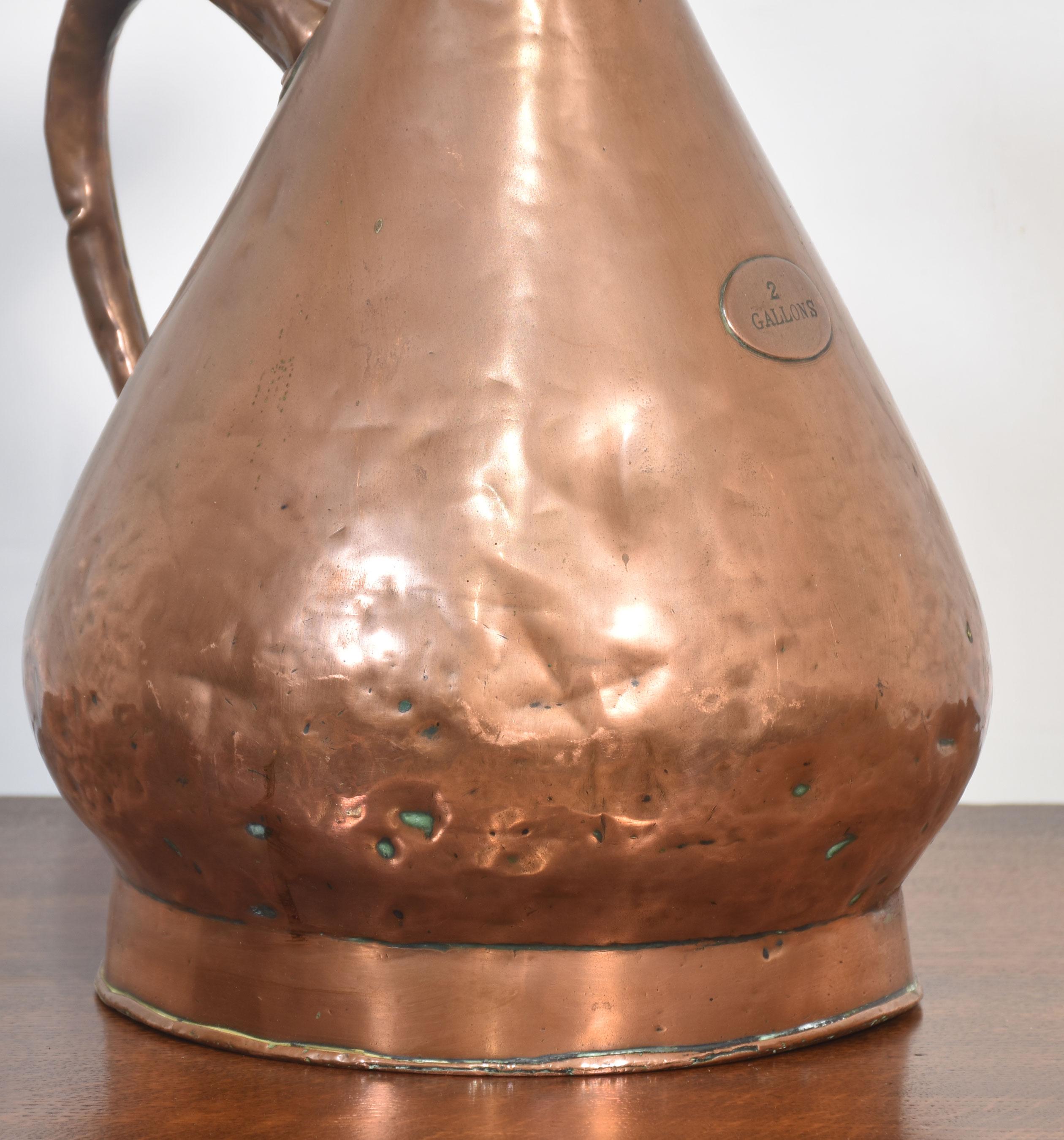 XIXe siècle Mesure à deux gallons en cuivre pour botte de foin du 19e siècle en vente