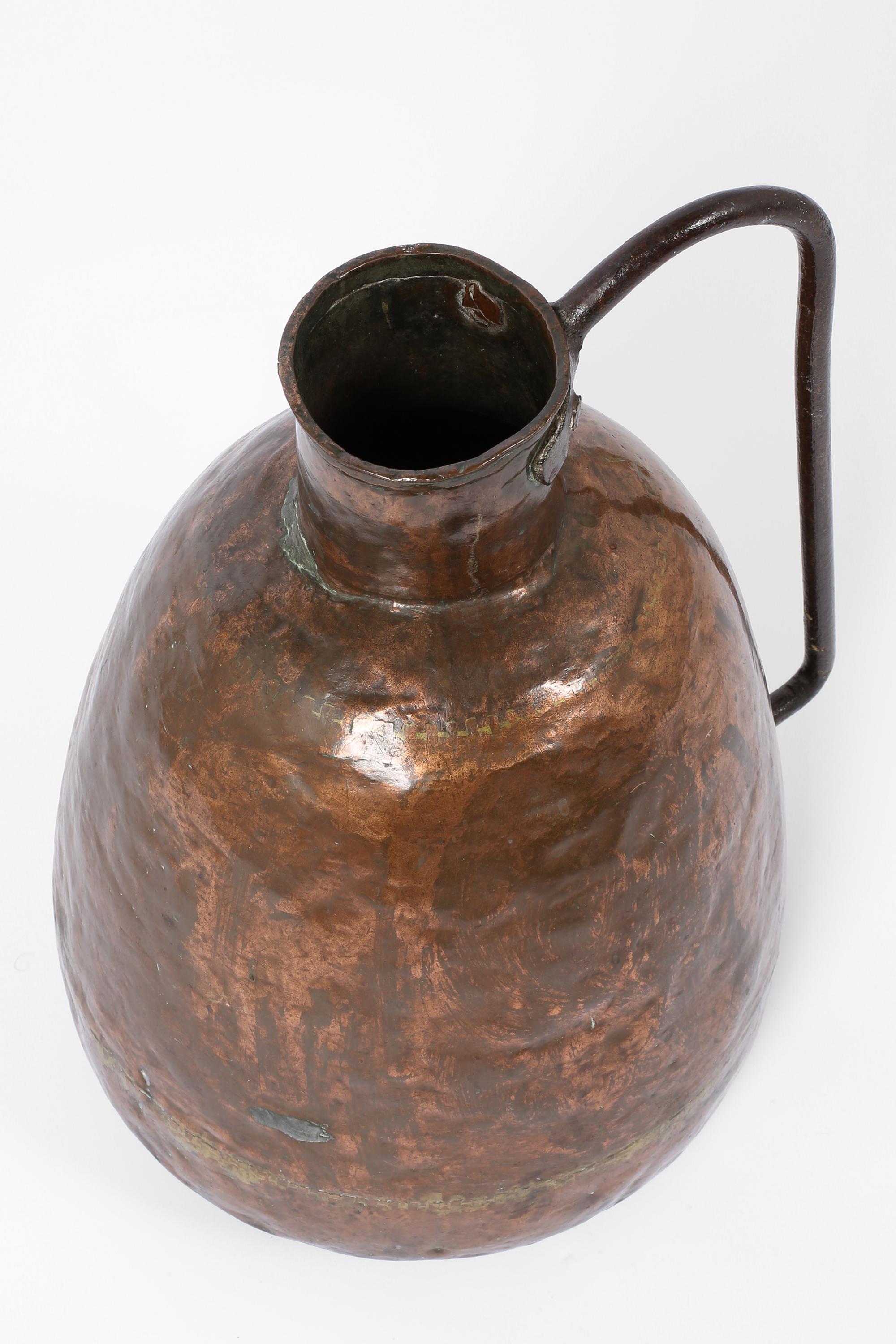 Cuivre Récipient à eau en cuivre et fer du 19ème siècle, algérien, vers 1890 en vente