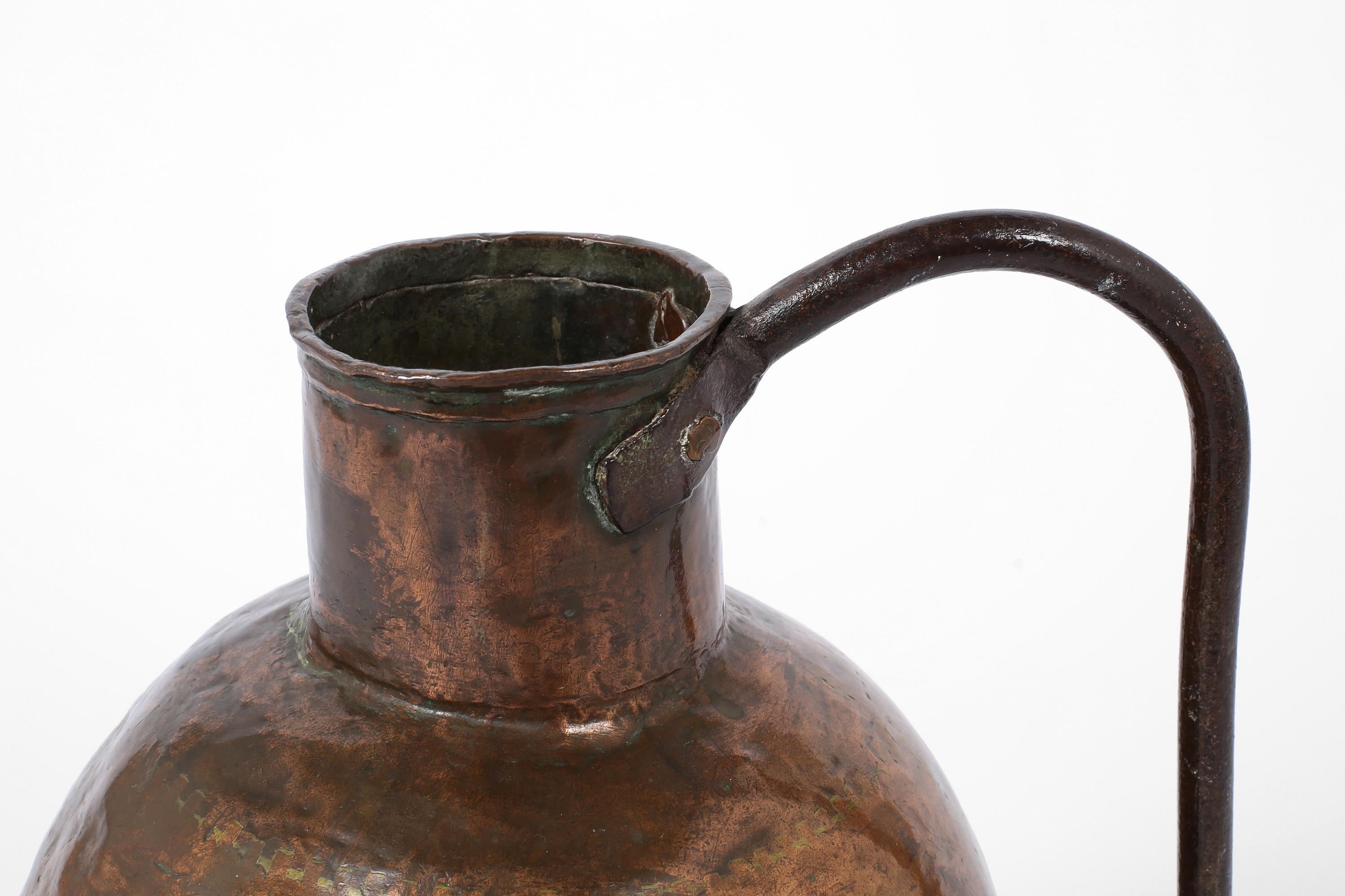 Récipient à eau en cuivre et fer du 19ème siècle, algérien, vers 1890 en vente 1