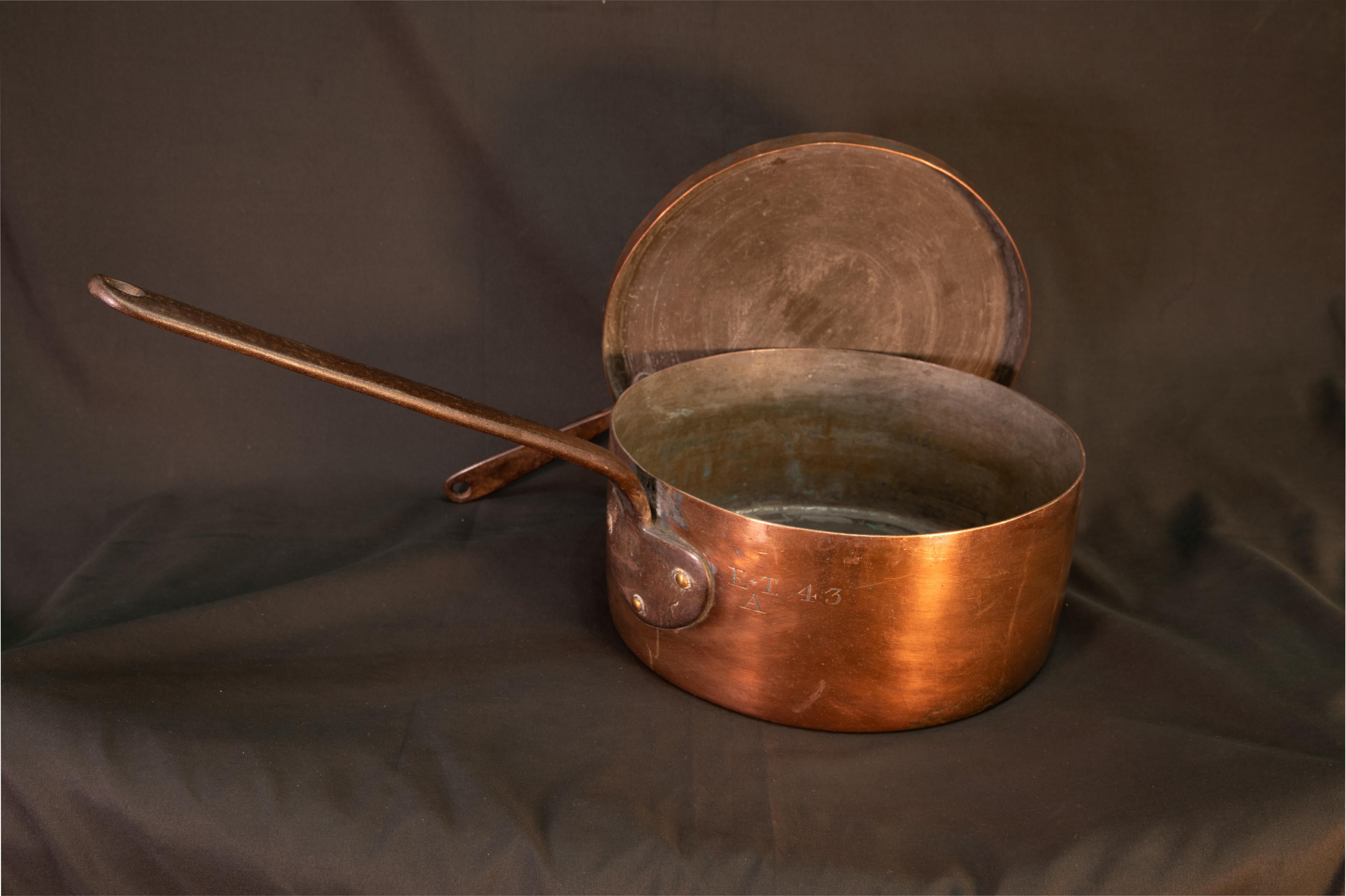Anglais Pot en cuivre du 19ème siècle avec couvercle en vente