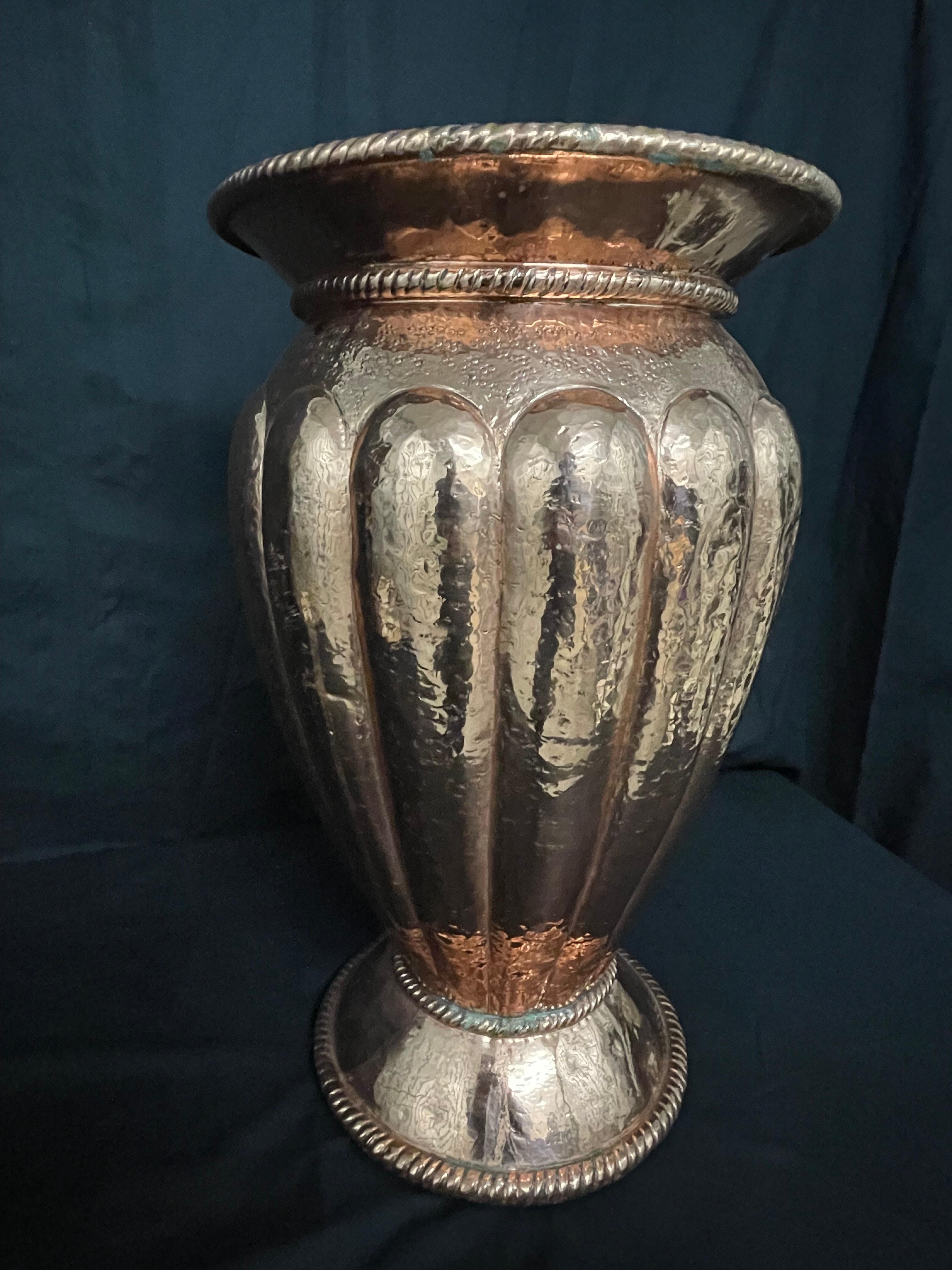 Inglese Vaso di rame del XIX secolo in vendita
