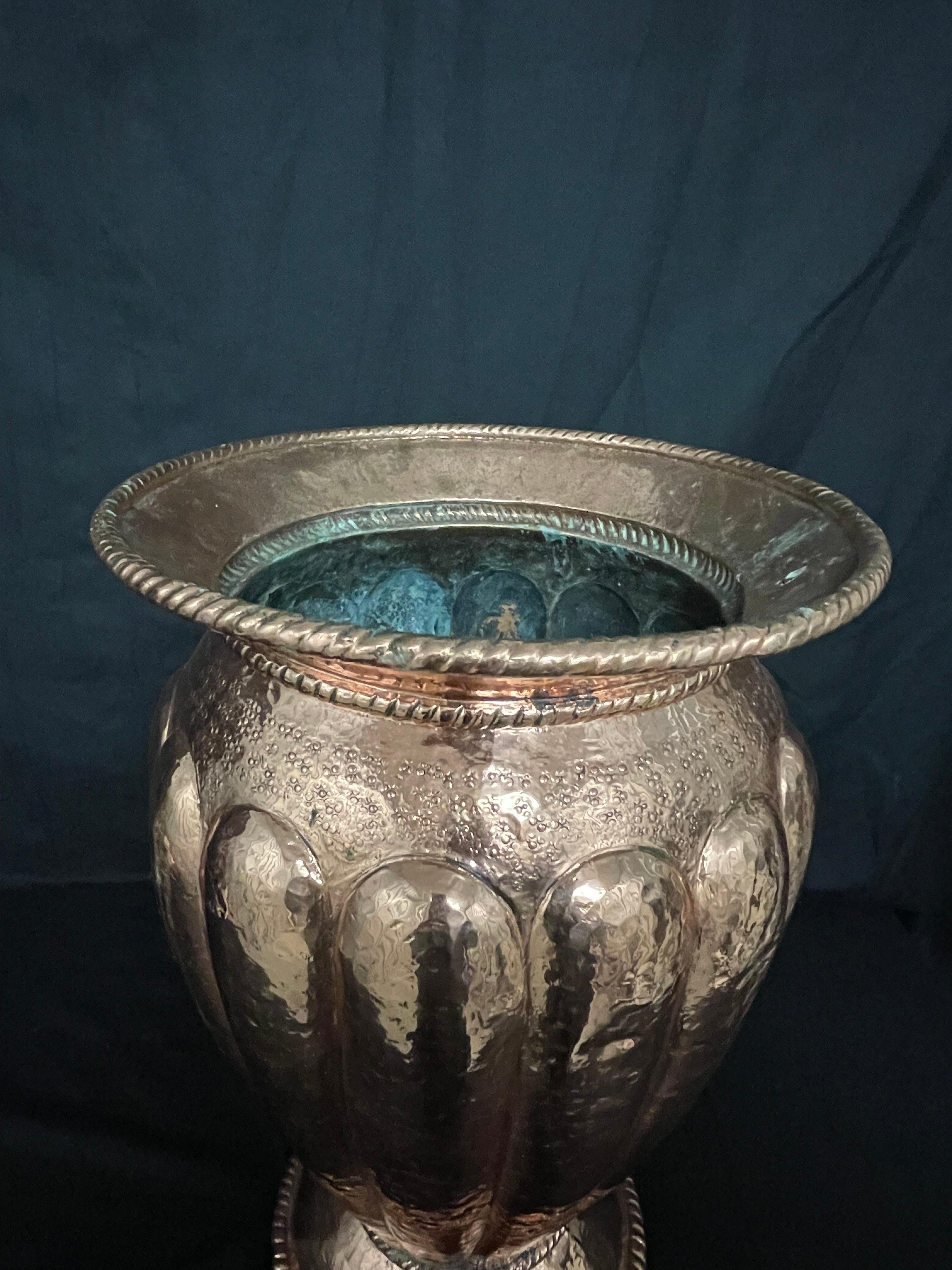 Vaso di rame del XIX secolo In condizioni buone in vendita a Southall, GB