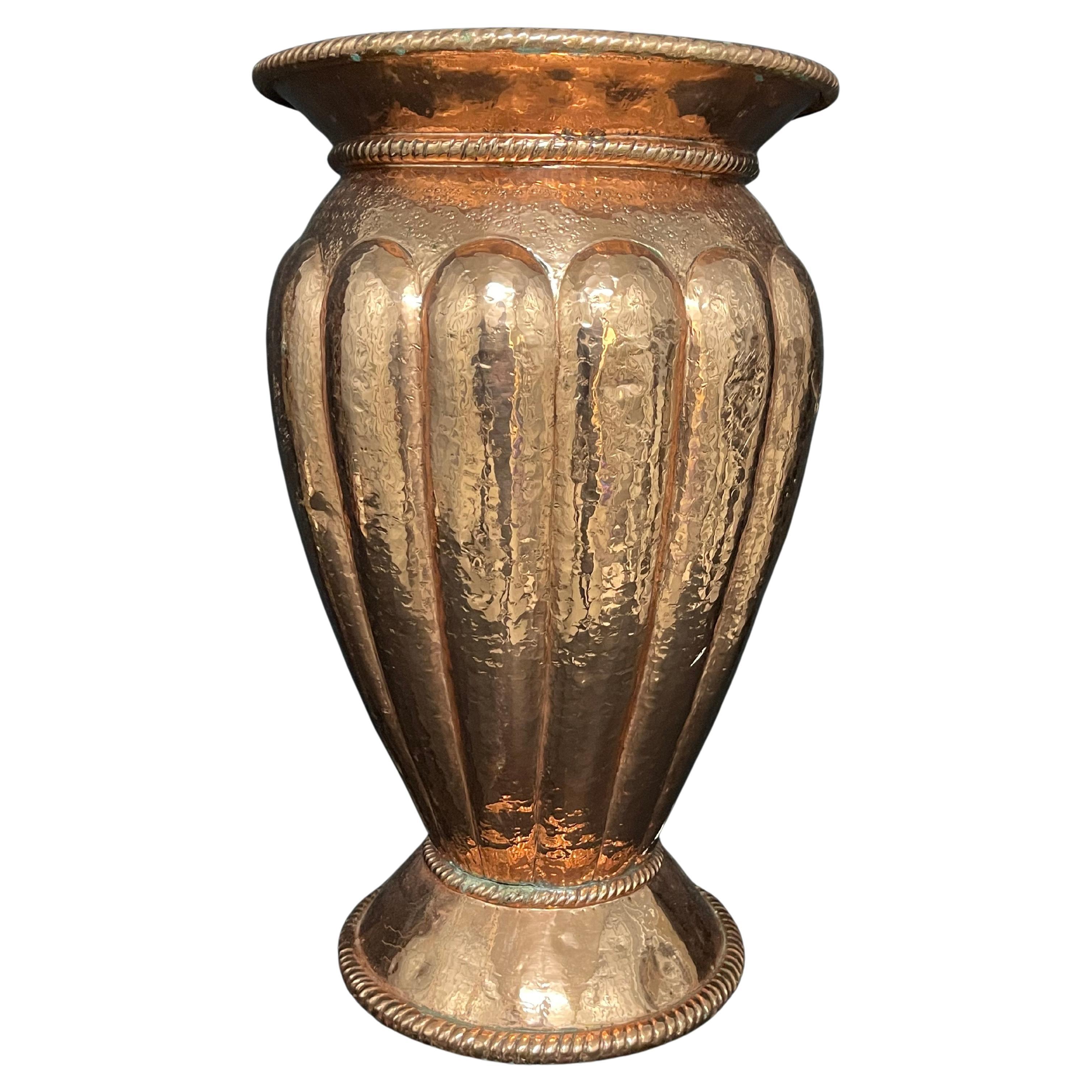 Kupfervase aus dem 19. Jahrhundert