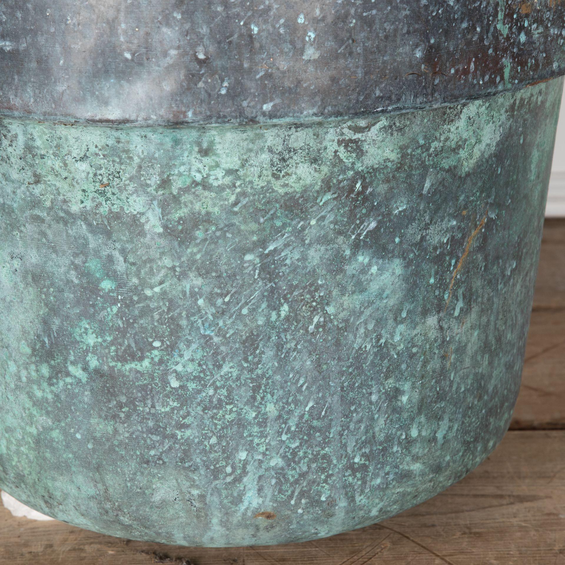 Britannique Vase en cuivre du 19e siècle en vente