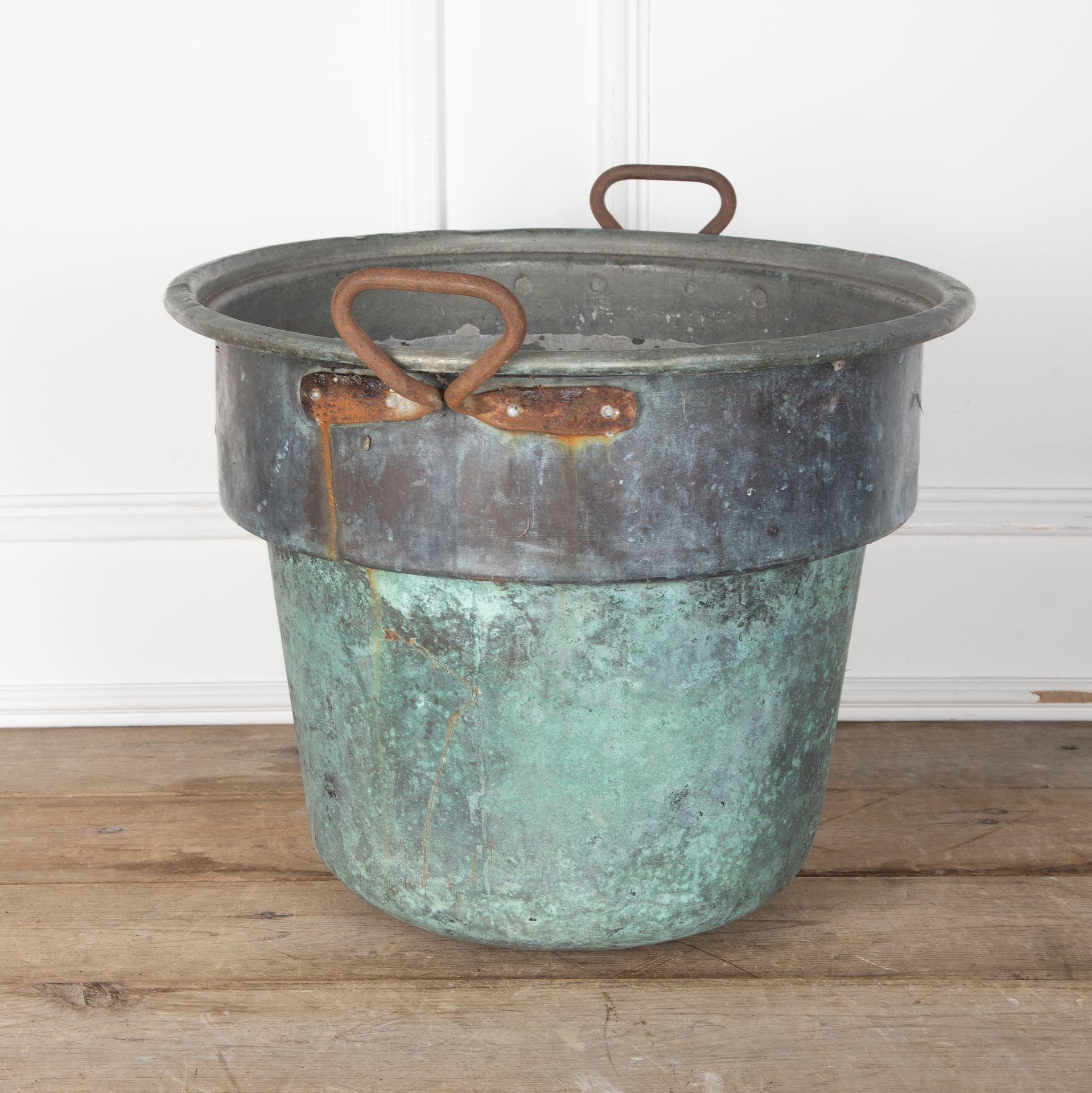 Vase en cuivre du 19e siècle Bon état - En vente à Gloucestershire, GB