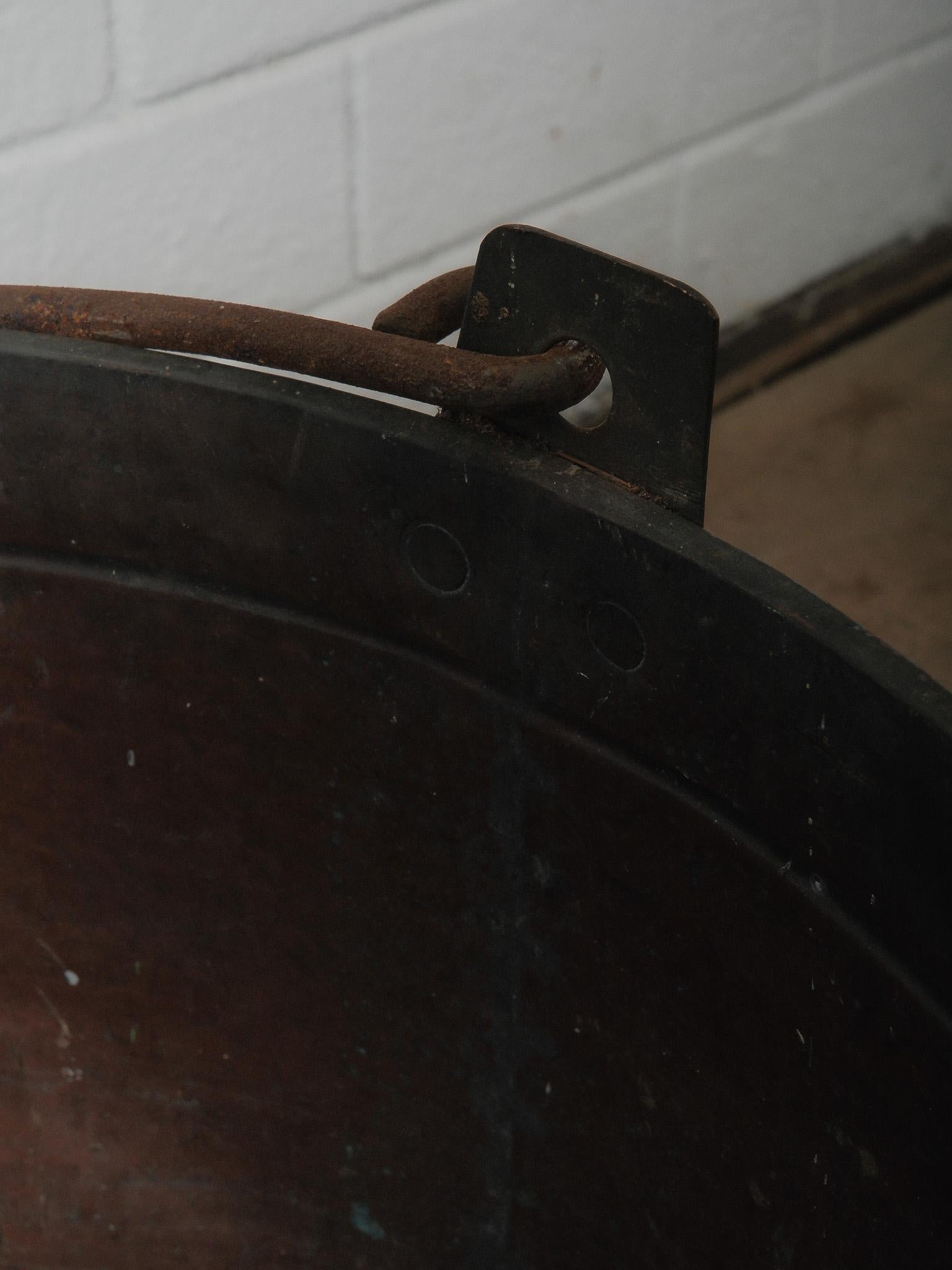 19th Century Copper Vessel with Iron Swing Handle en venta 1
