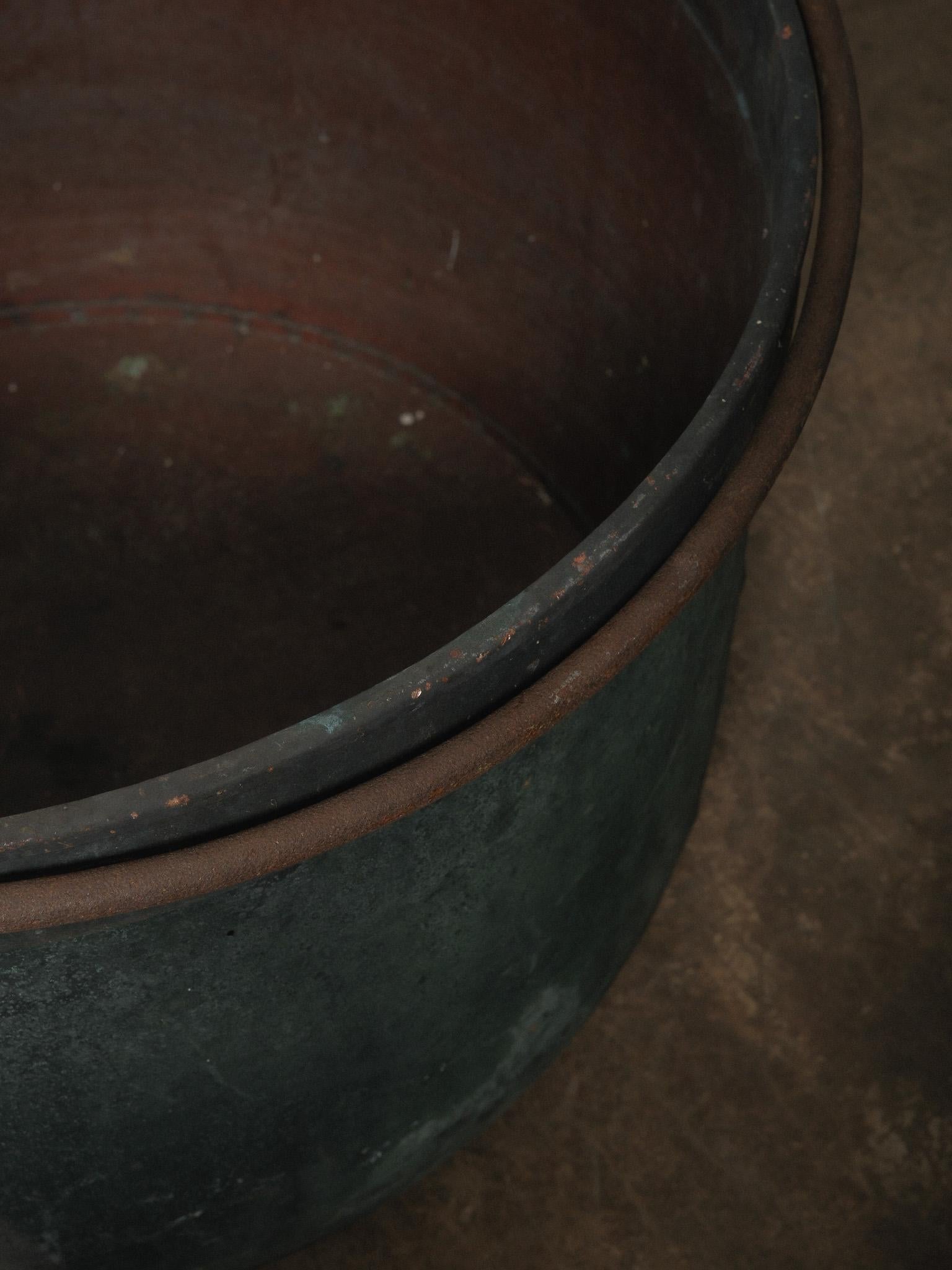 19th Century Copper Vessel with Iron Swing Handle en venta 2