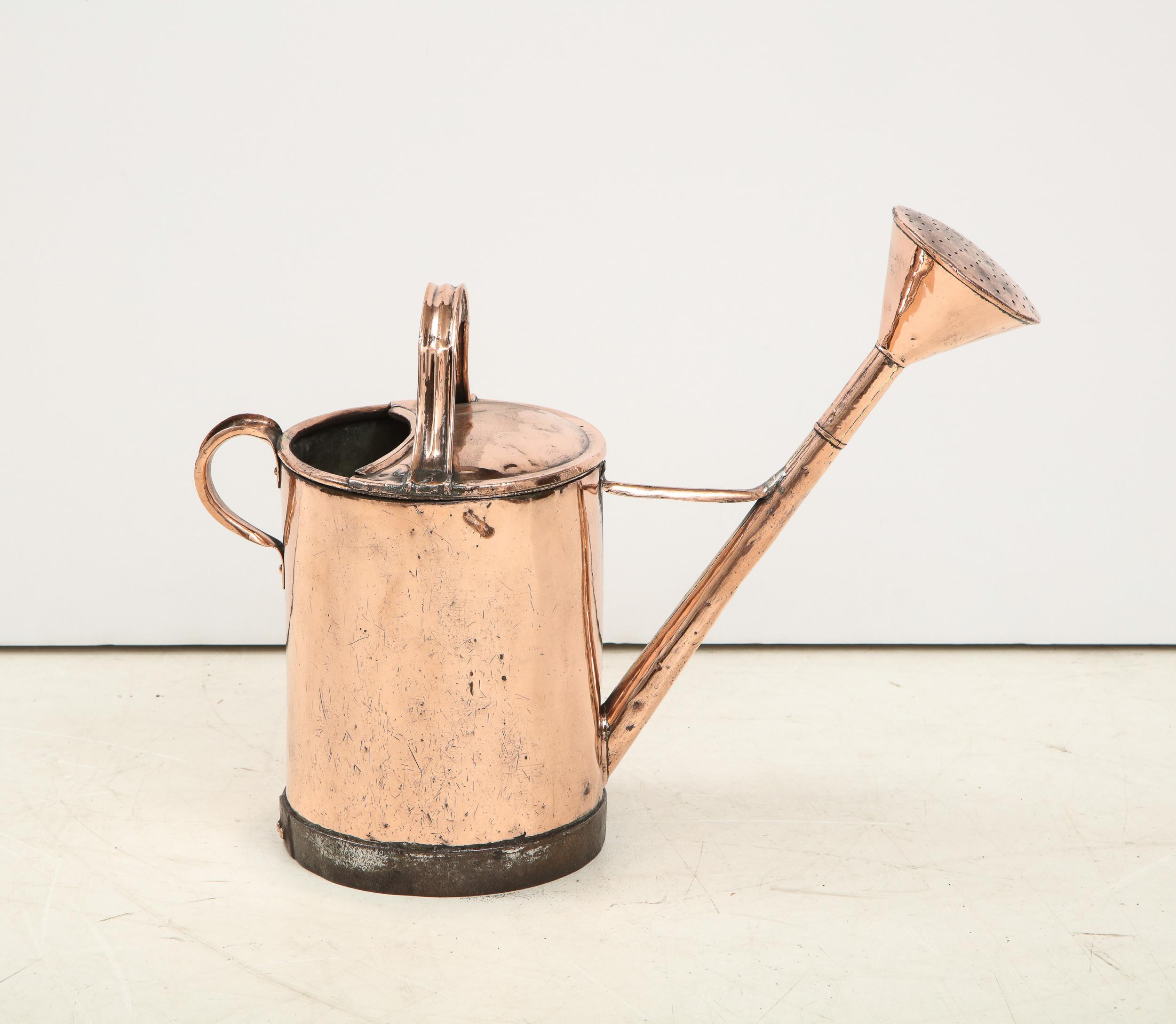 Édouardien Arrosoir en cuivre du 19e siècle en vente