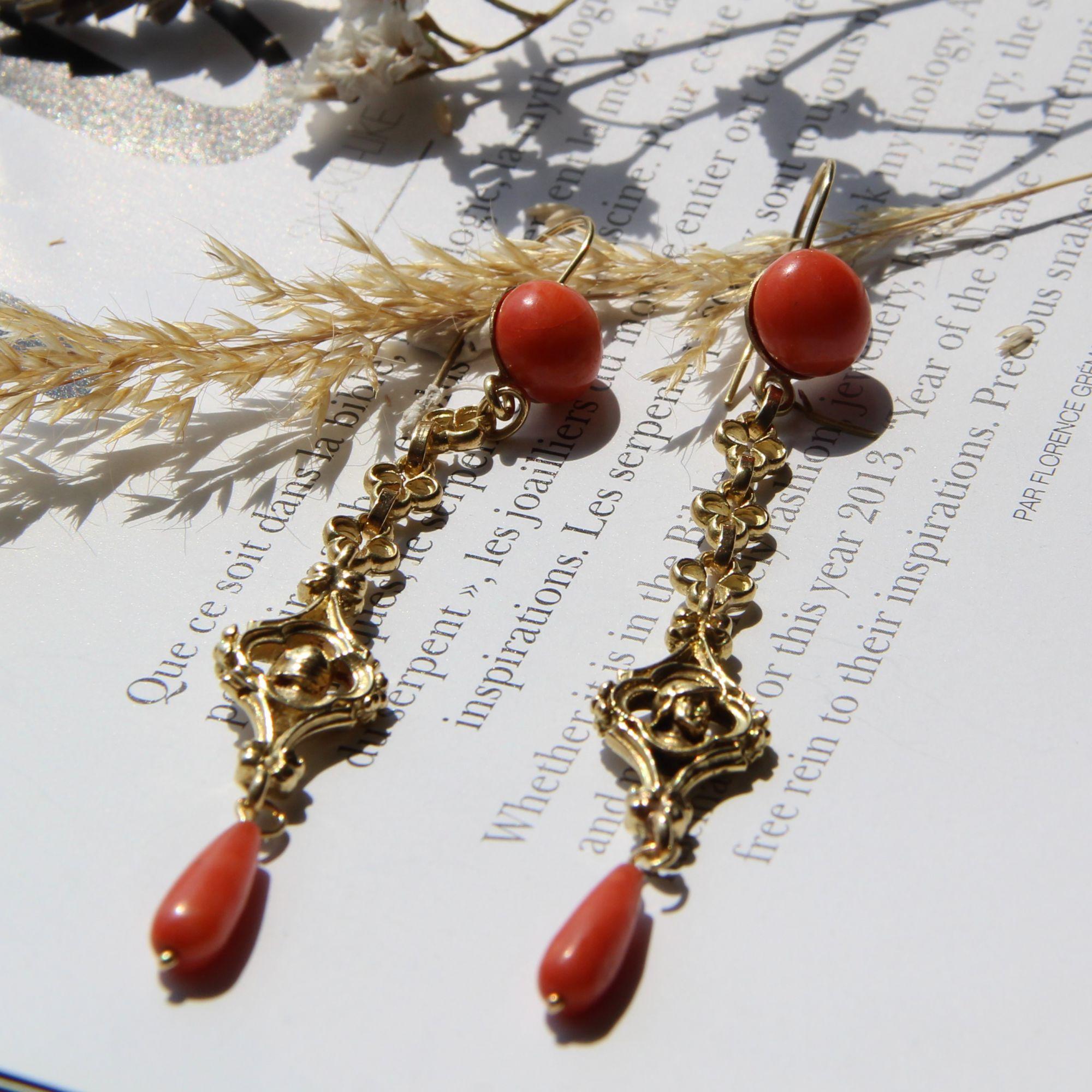 19th Century Coral 18 Karat Yellow Gold Dangle Earrings For Sale 3