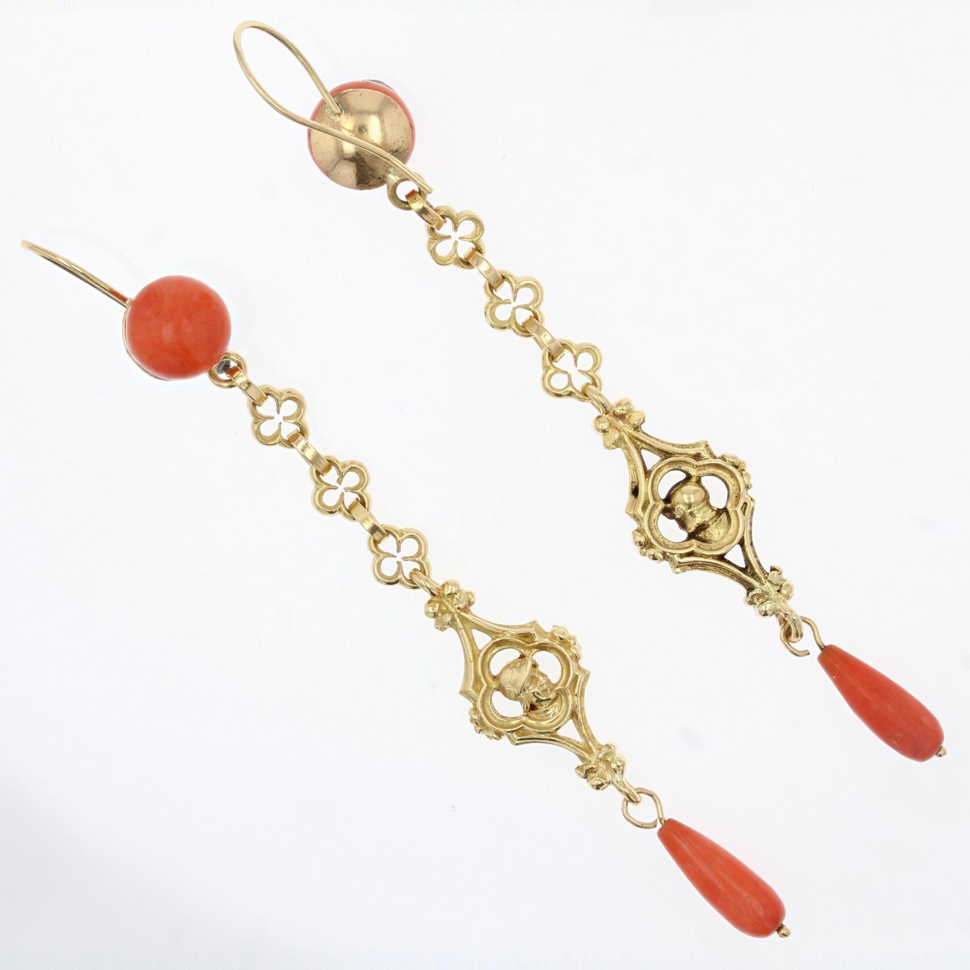 Pendants d'oreilles en or jaune 18 carats et corail du XIXe sicle Pour femmes en vente