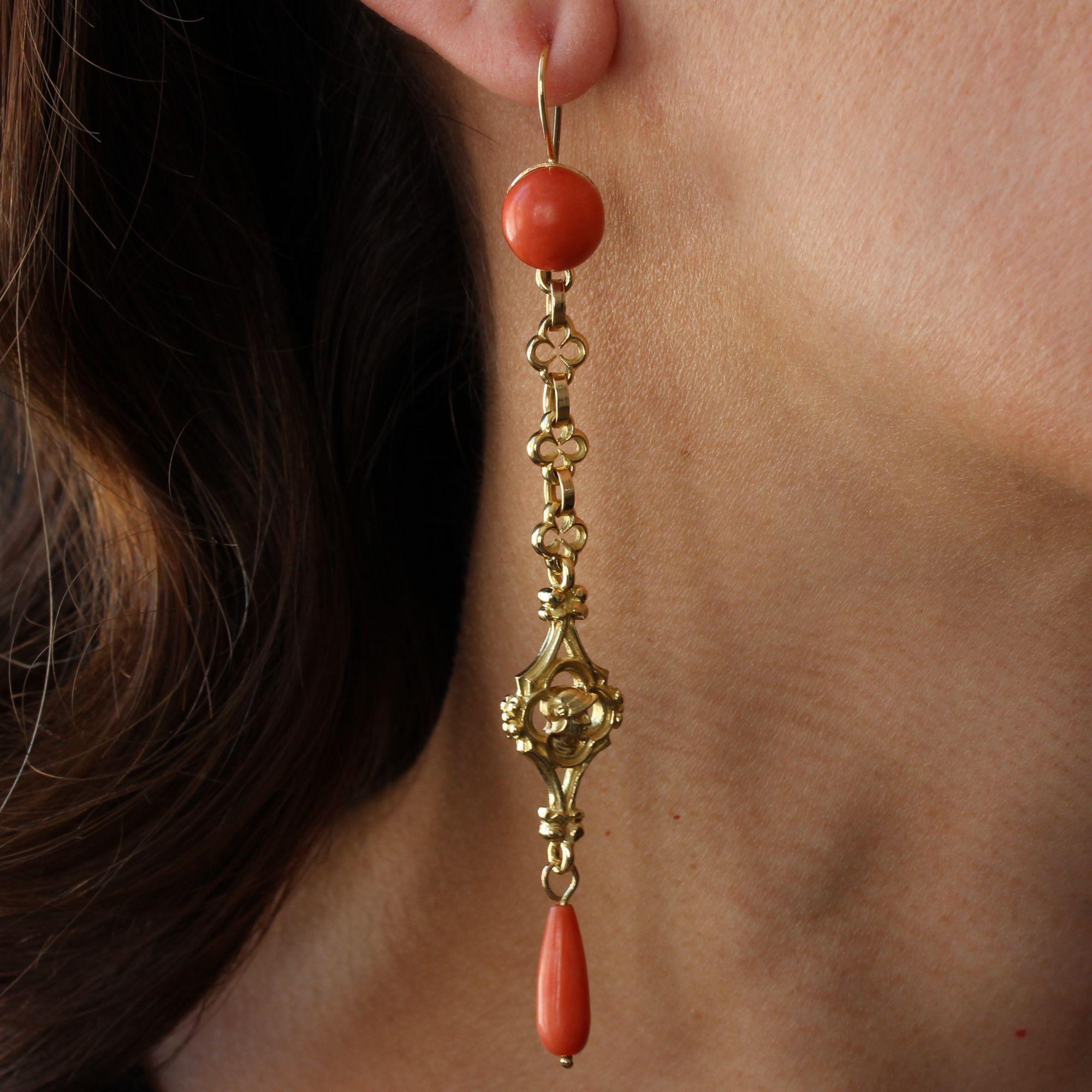 19th Century Coral 18 Karat Yellow Gold Dangle Earrings For Sale 1