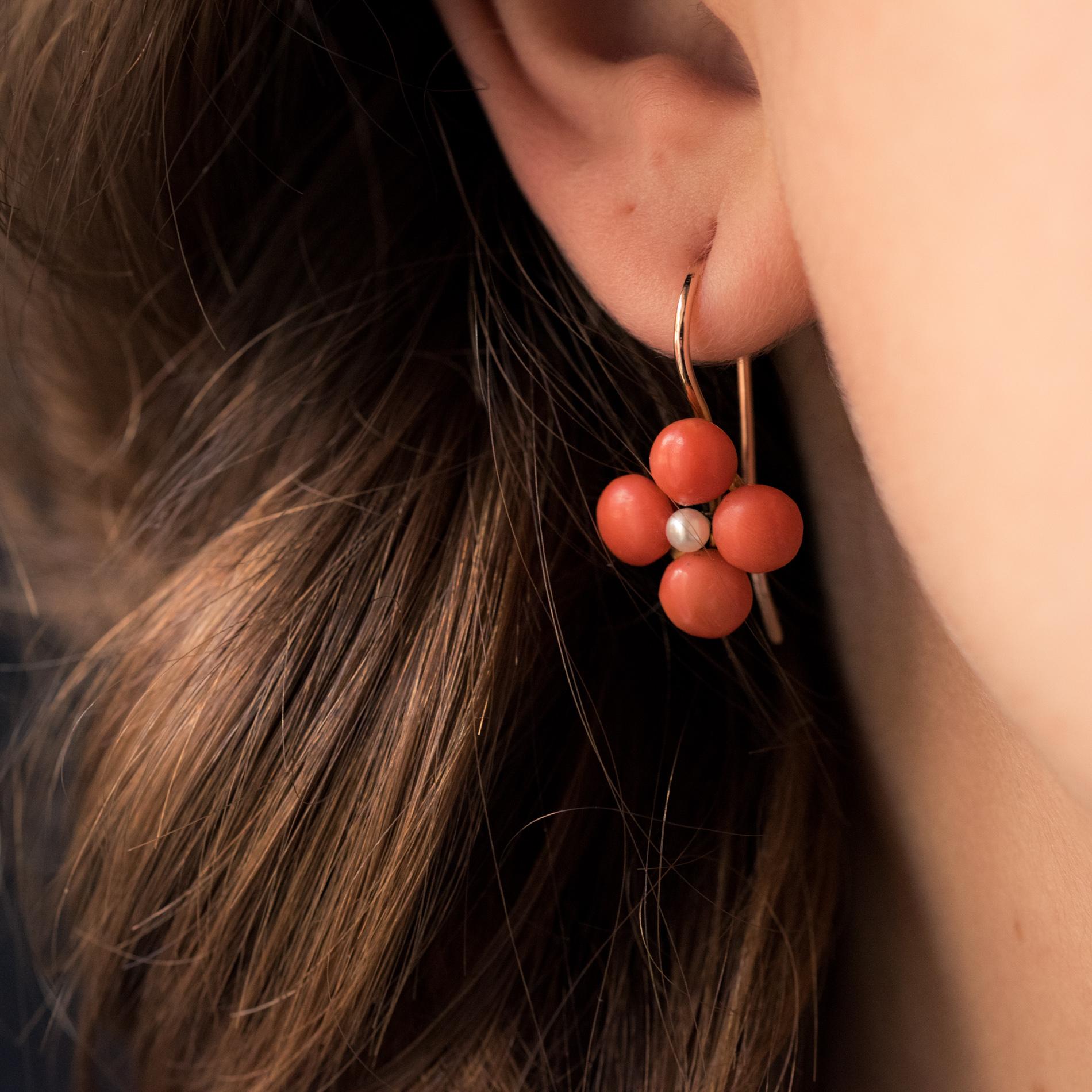 19th Century Coral Natural Pearls 18 Karat Rose Gold Clover Shape Earrings In Good Condition In Poitiers, FR