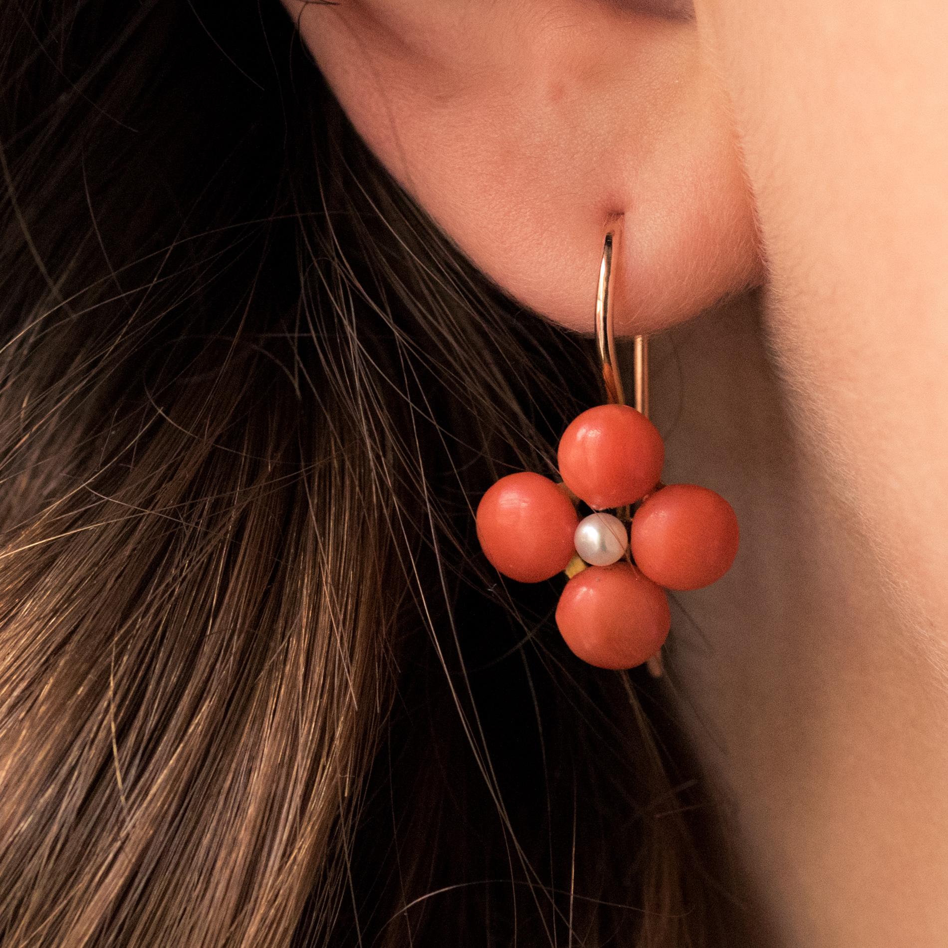 19th Century Coral Natural Pearls 18 Karat Rose Gold Clover Shape Earrings In Good Condition In Poitiers, FR