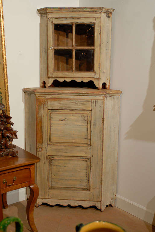 19th Century Corner Cupboard In Good Condition In Atlanta, GA