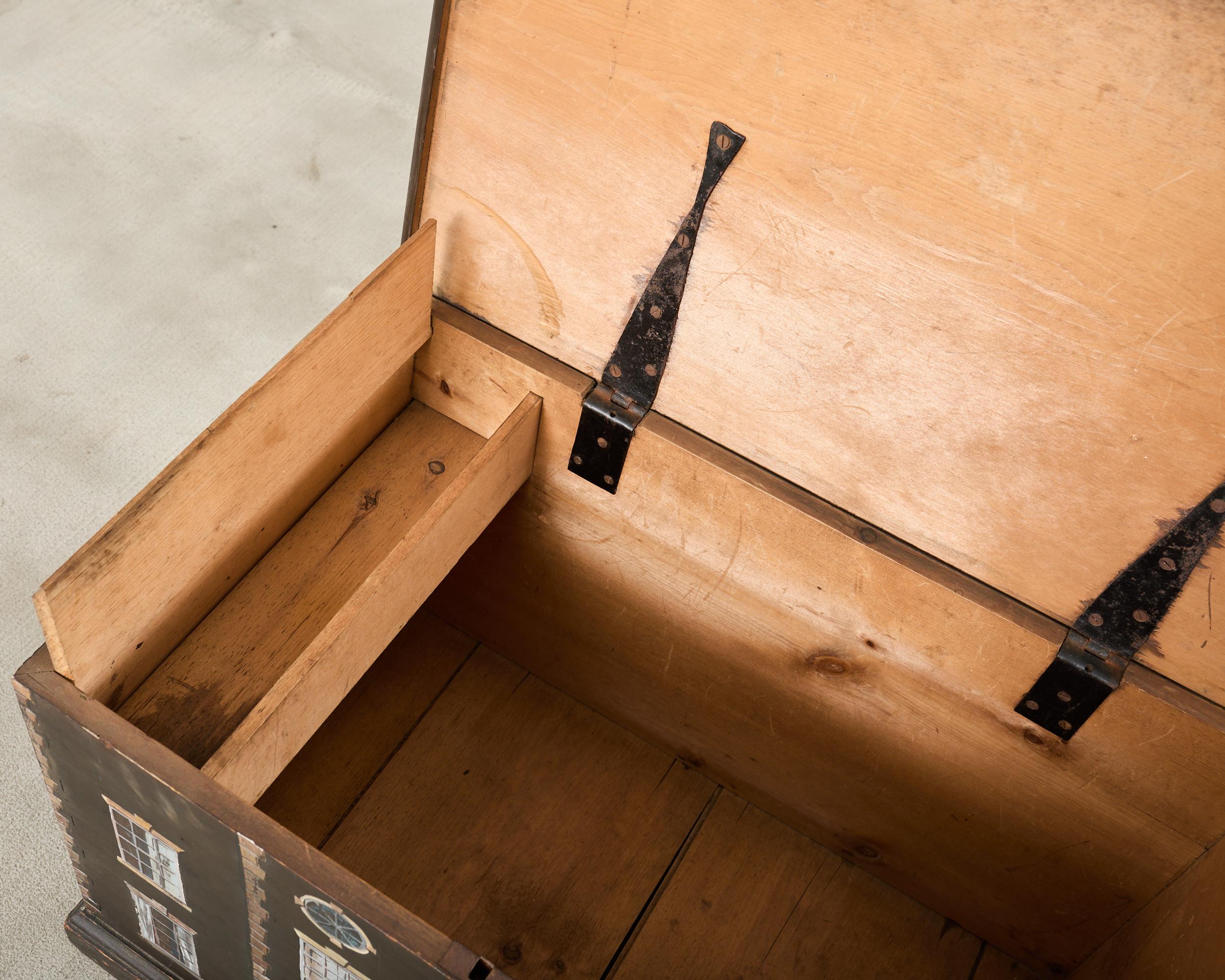 Cassapanca inglese di campagna del XIX secolo con facciata della casa in vendita 6