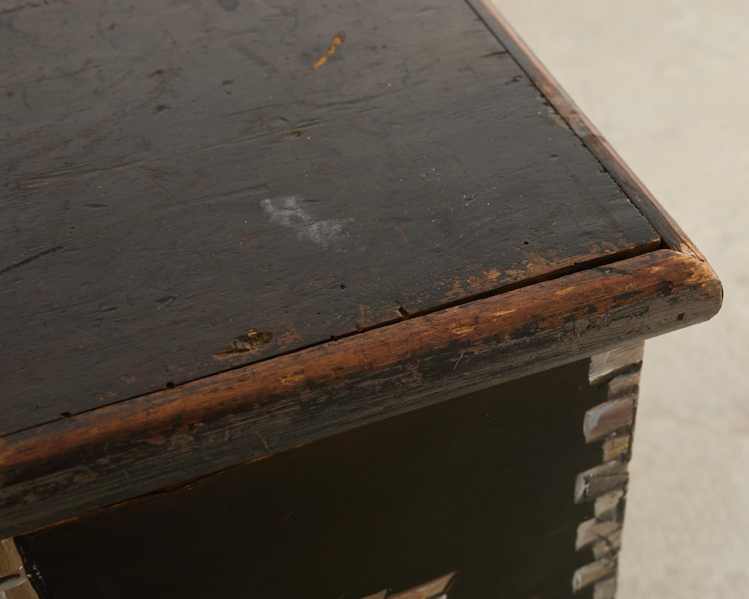 Cassapanca inglese di campagna del XIX secolo con facciata della casa in vendita 1