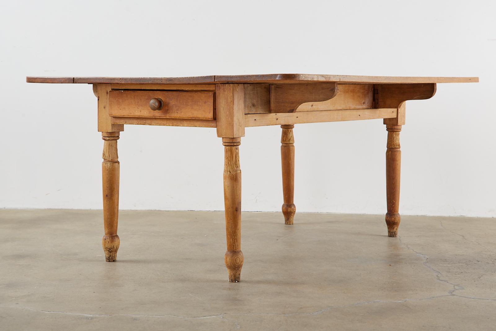 19th Century Country English Drop-Leaf Pine Farmhouse Dining Table For Sale 4