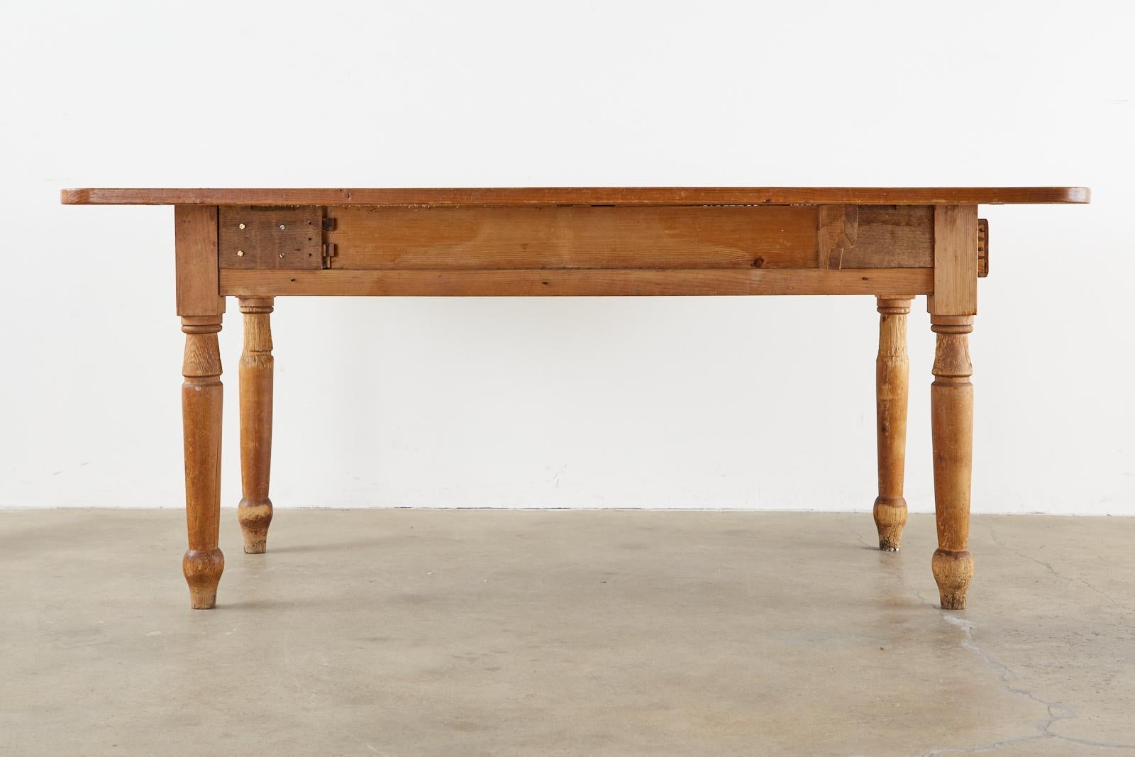 19th Century Country English Drop-Leaf Pine Farmhouse Dining Table In Distressed Condition For Sale In Rio Vista, CA