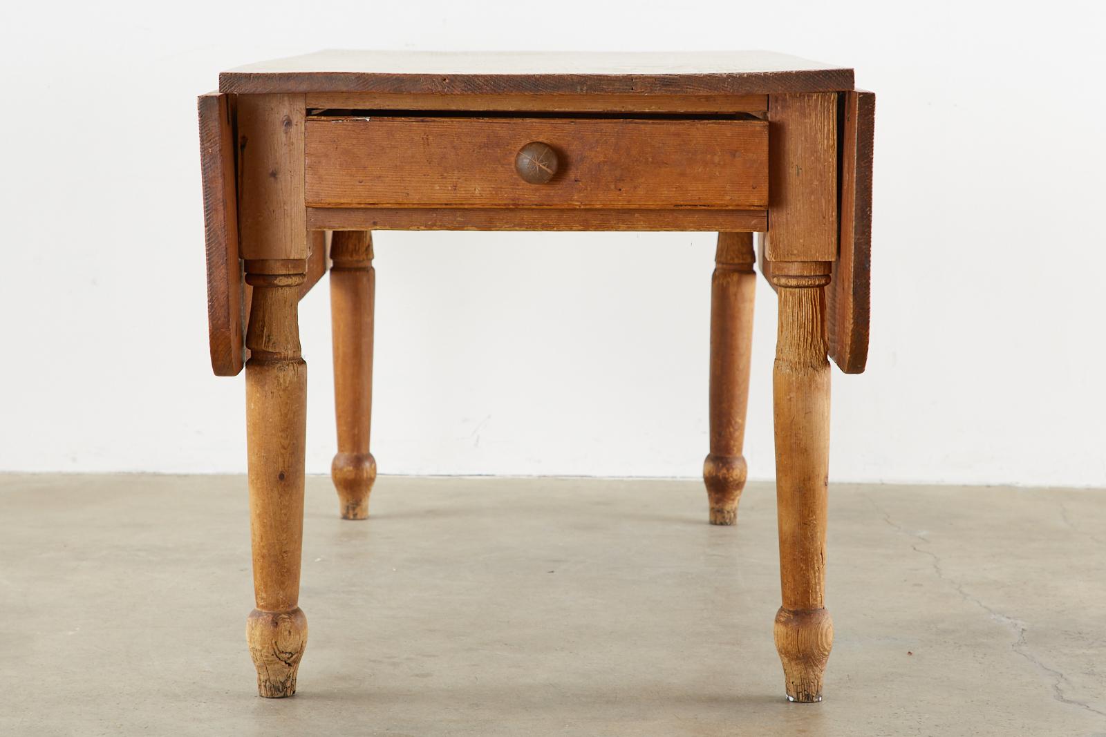 19th Century Country English Drop-Leaf Pine Farmhouse Dining Table For Sale 2