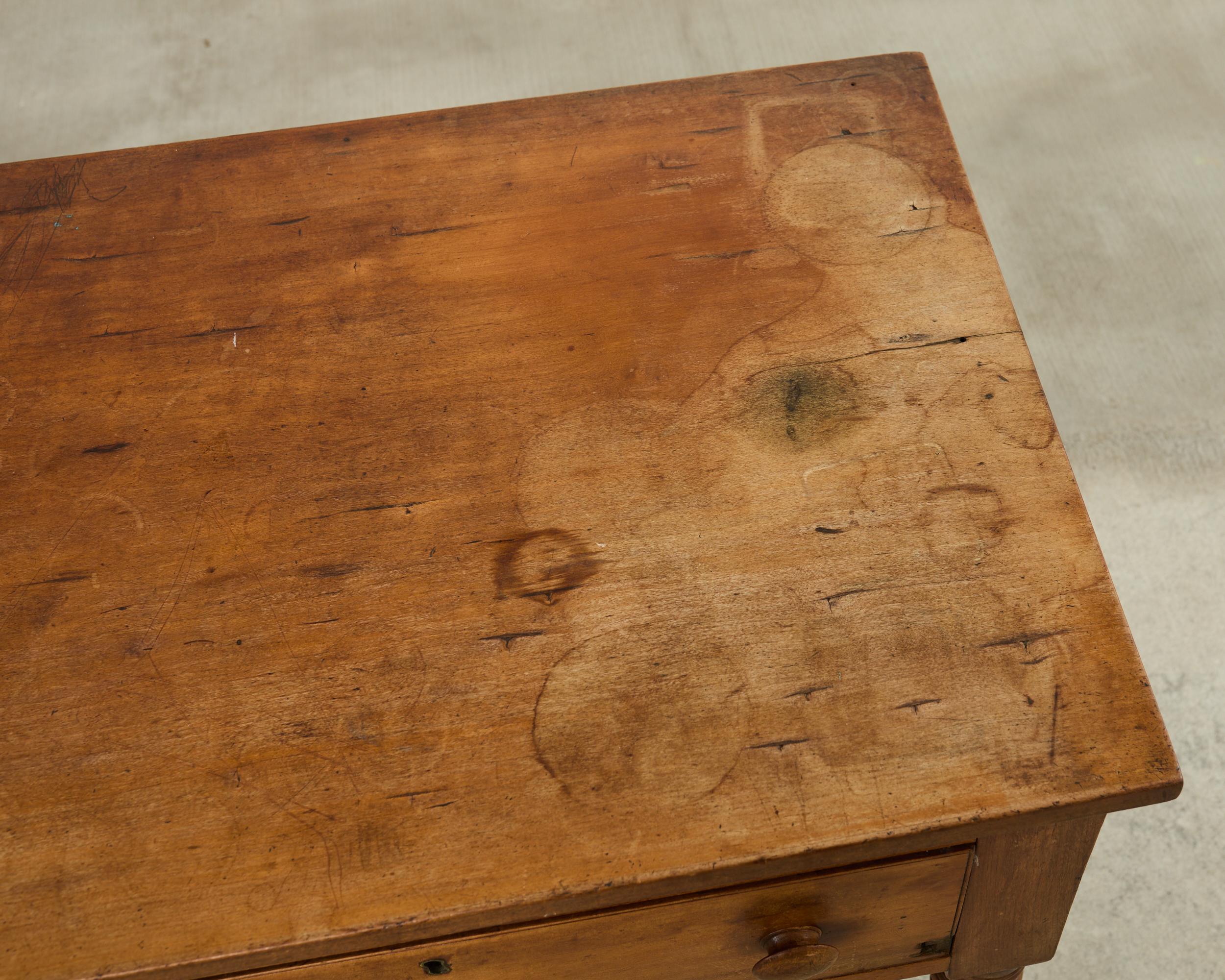 Table de travail de campagne en bois de fruitier anglais du 19e siècle en vente 2
