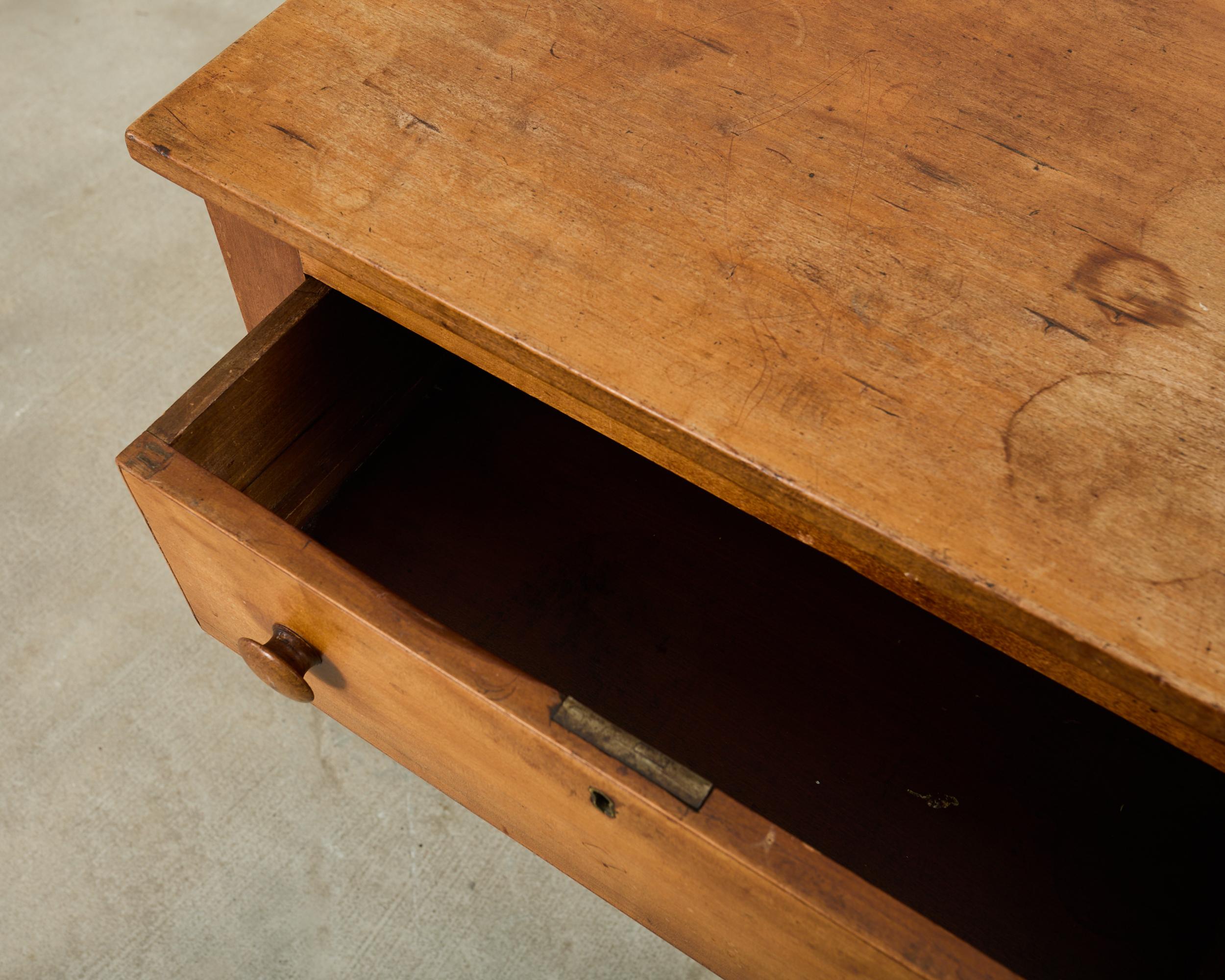 Table de travail de campagne en bois de fruitier anglais du 19e siècle en vente 8