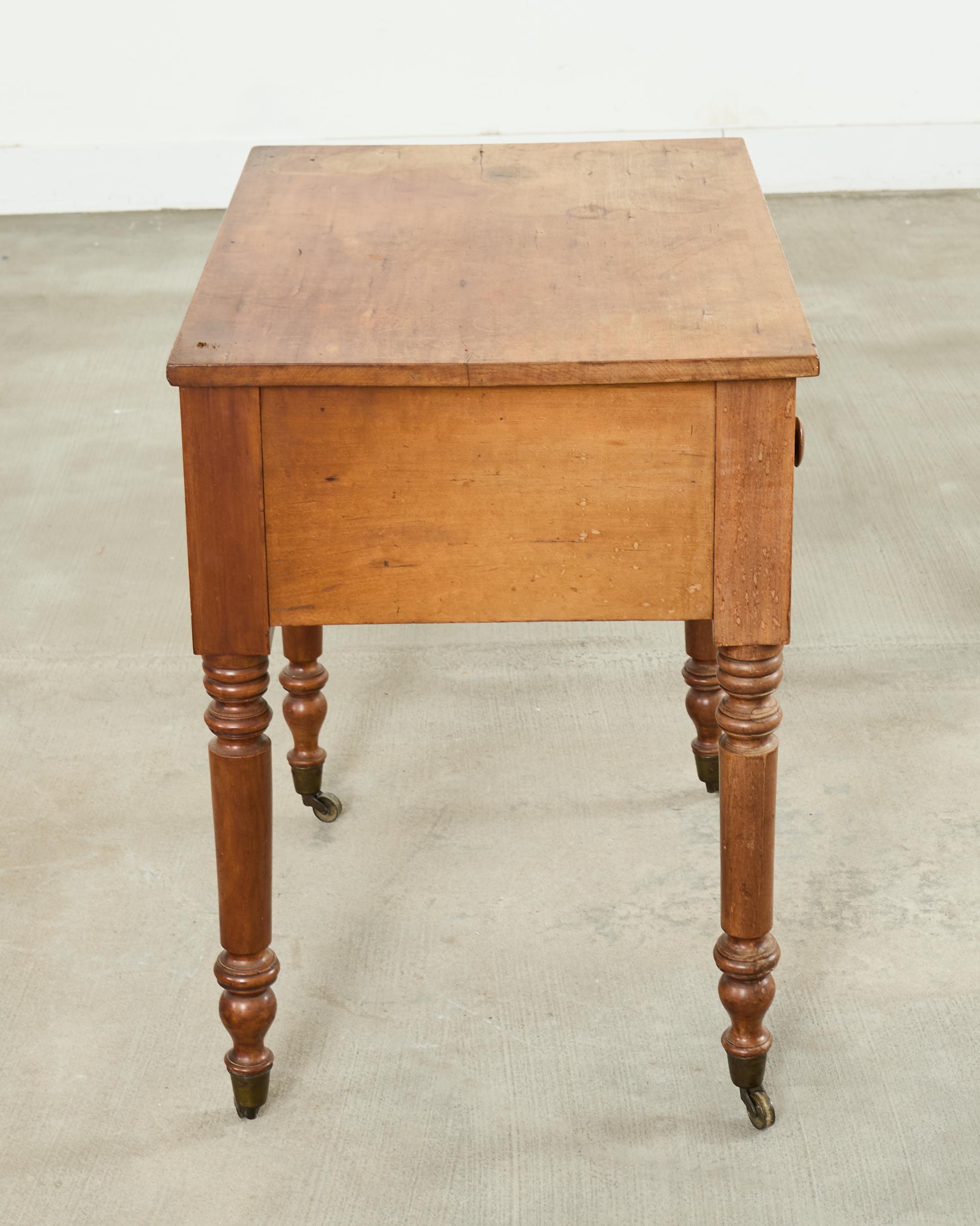 Table de travail de campagne en bois de fruitier anglais du 19e siècle en vente 10