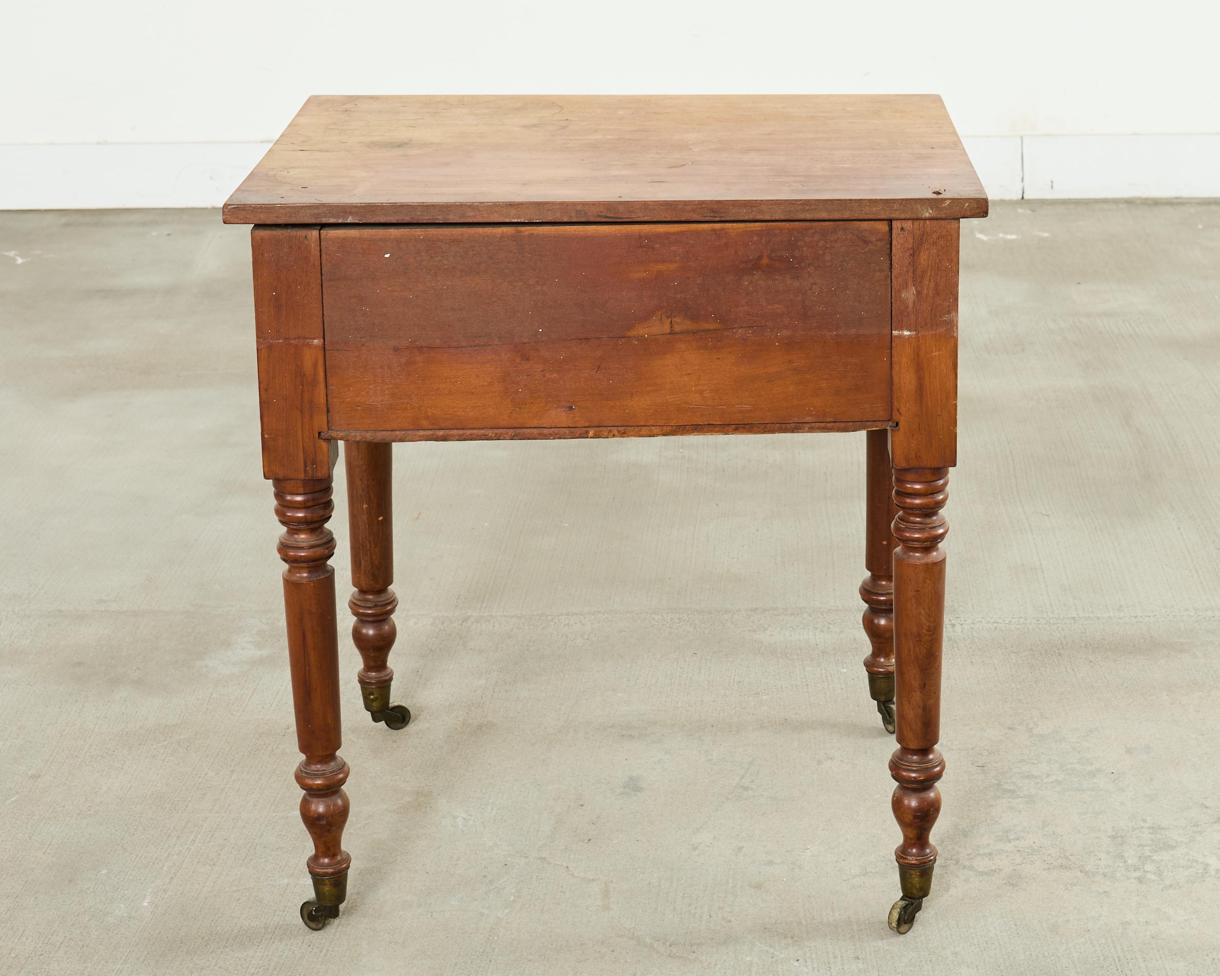 Table de travail de campagne en bois de fruitier anglais du 19e siècle en vente 11