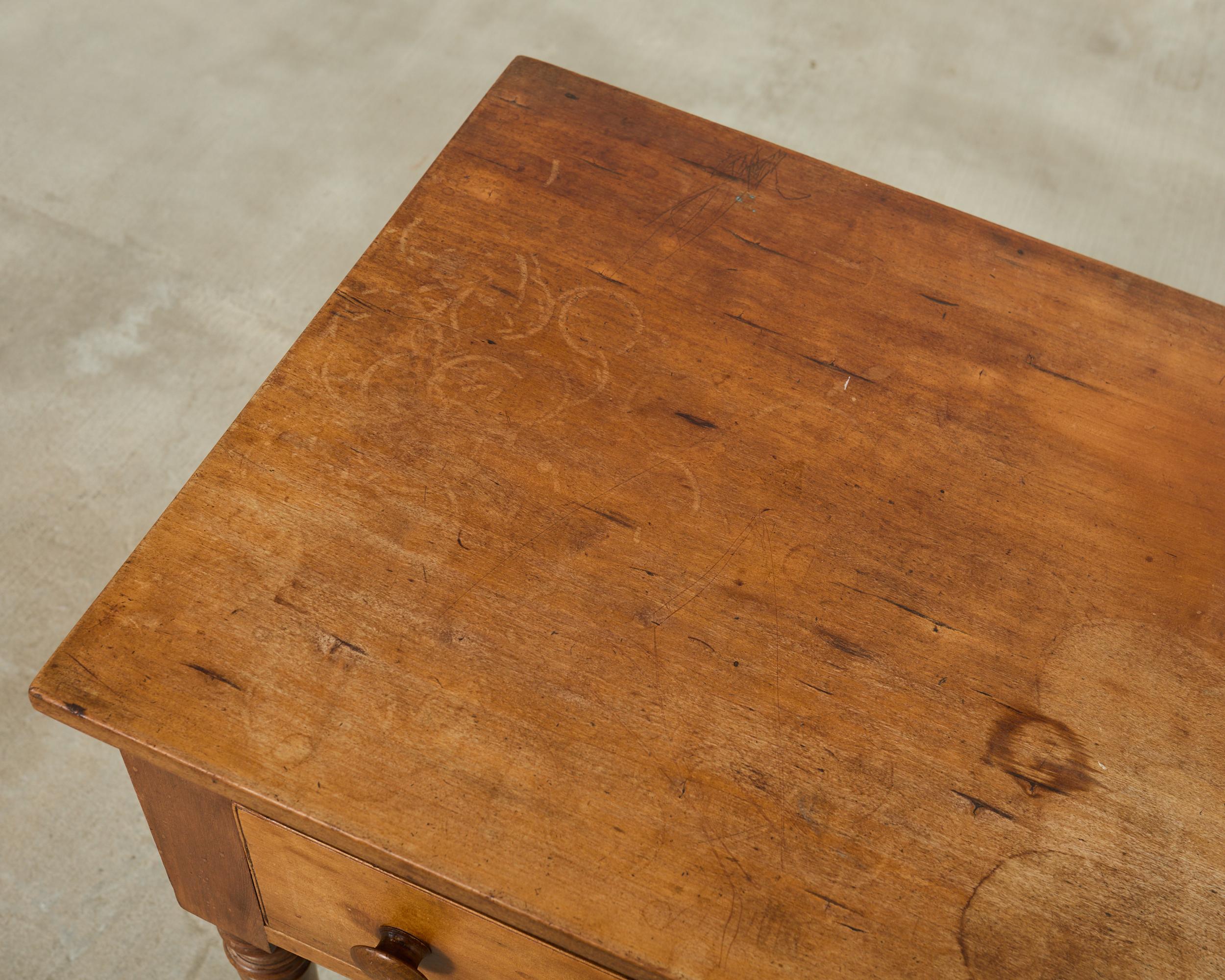 Table de travail de campagne en bois de fruitier anglais du 19e siècle en vente 1