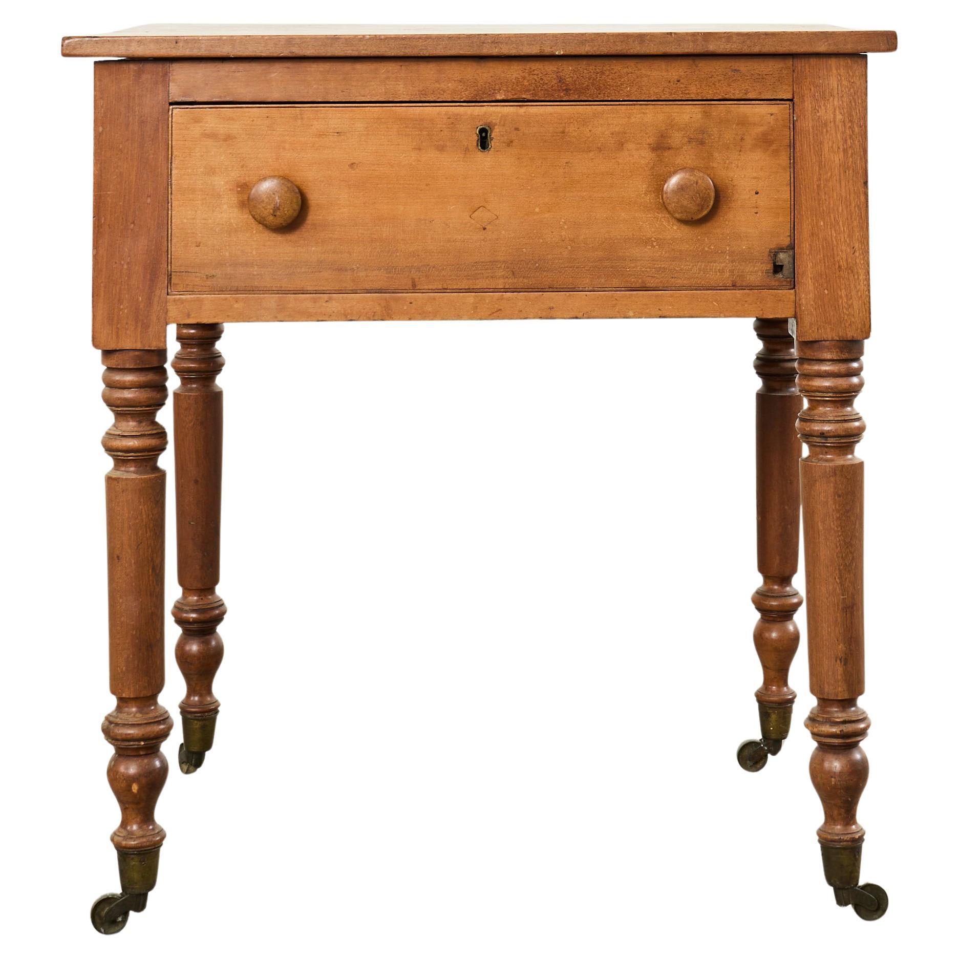 Table de travail de campagne en bois de fruitier anglais du 19e siècle en vente
