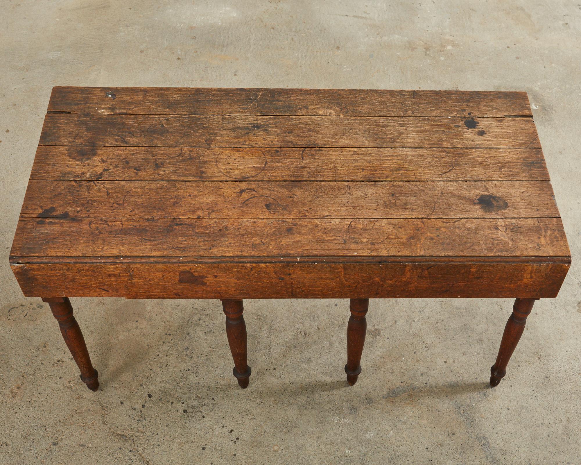 19th Century Country English Oak Drop Leaf Farmhouse Table In Distressed Condition For Sale In Rio Vista, CA