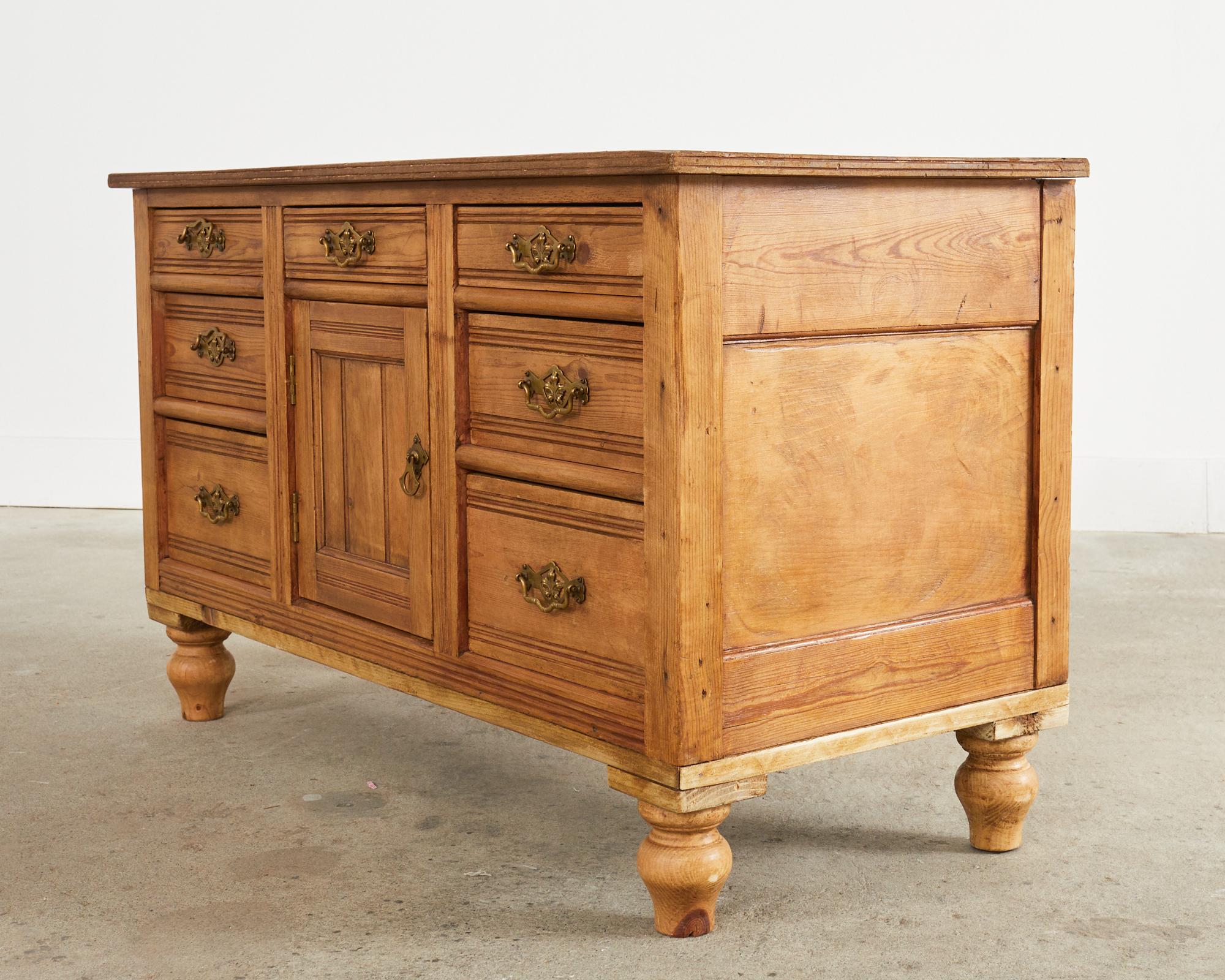 Credenza di pino provinciale inglese del 19° secolo, server in vendita 2