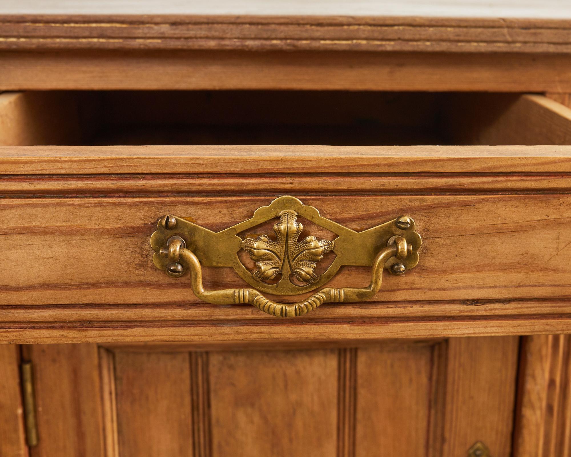 Credenza di pino provinciale inglese del 19° secolo, server in vendita 7