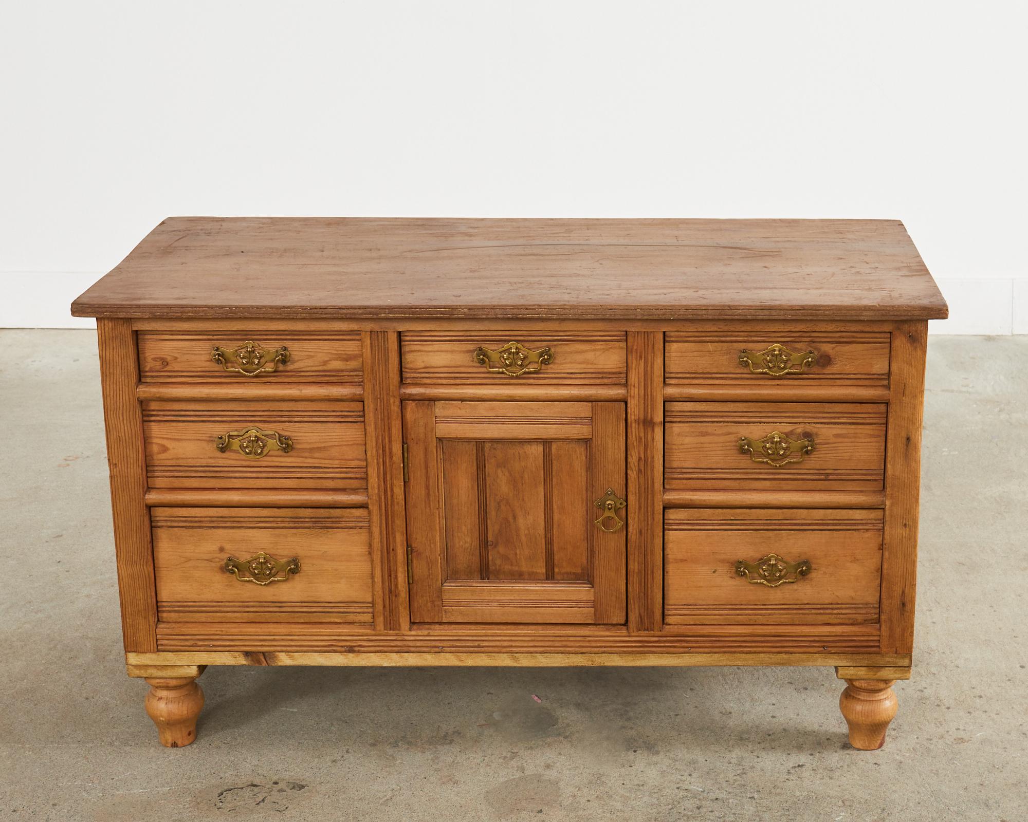 19th Century Country English Provincial Pine Sideboard Server In Good Condition For Sale In Rio Vista, CA
