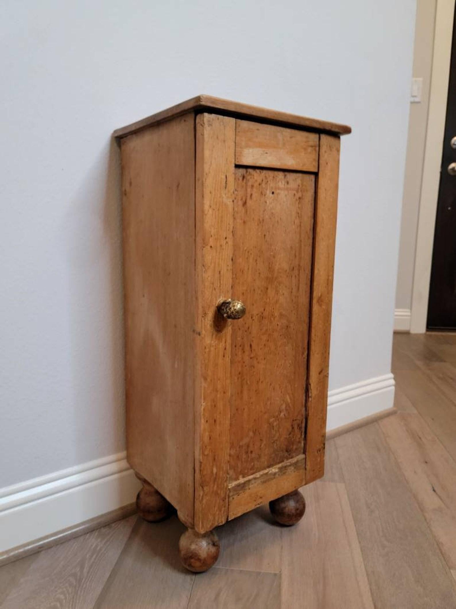 A charming antique English Victorian Country pine cupboard with beautiful patina. circa 1860

Perfectly imperfect, full of the sophisticated antique character and rustic old world charm that makes us love European antiques so much. 

Originating