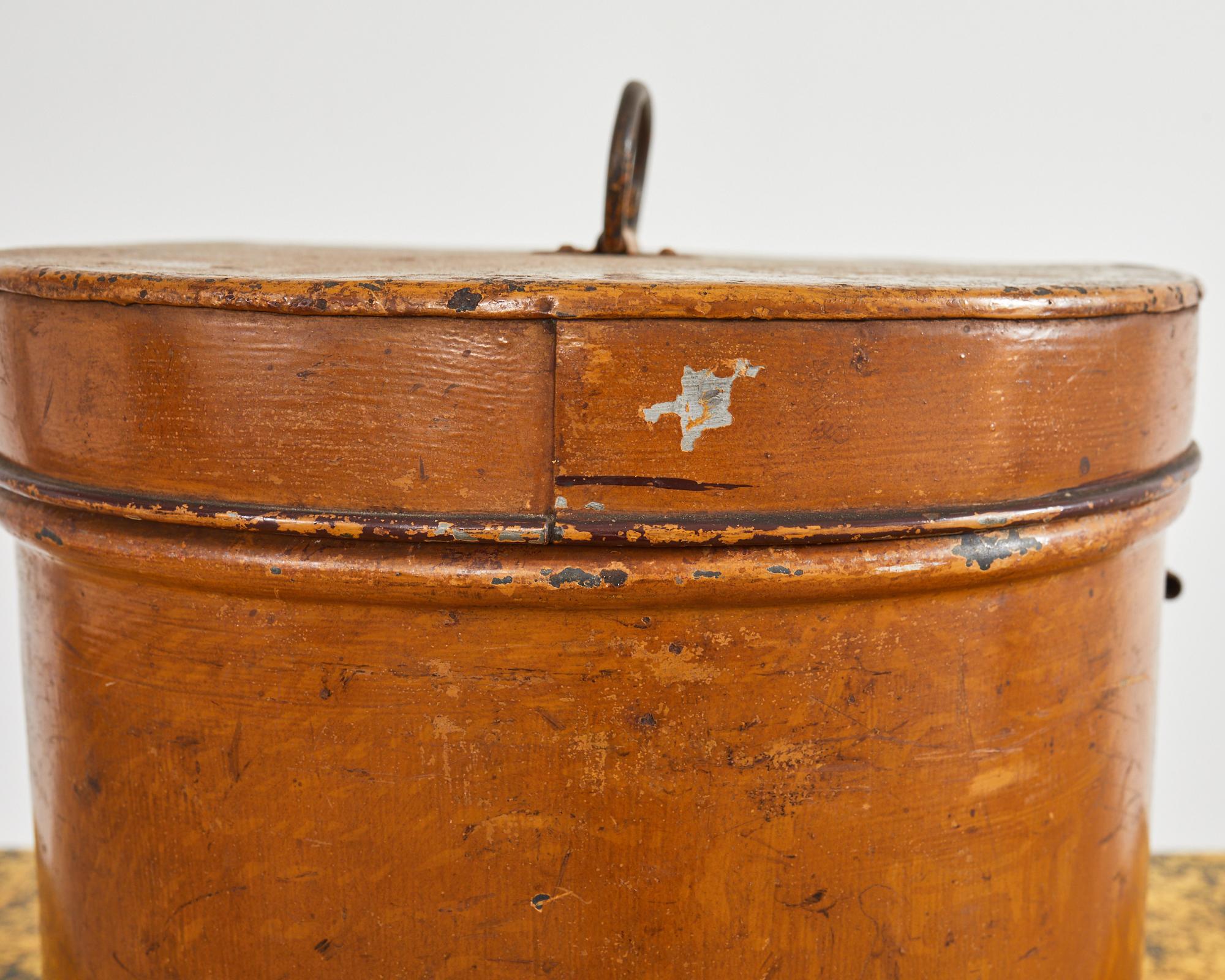 Boîte à chapeau ovale victorienne anglaise du 19ème siècle en métal en vente 3