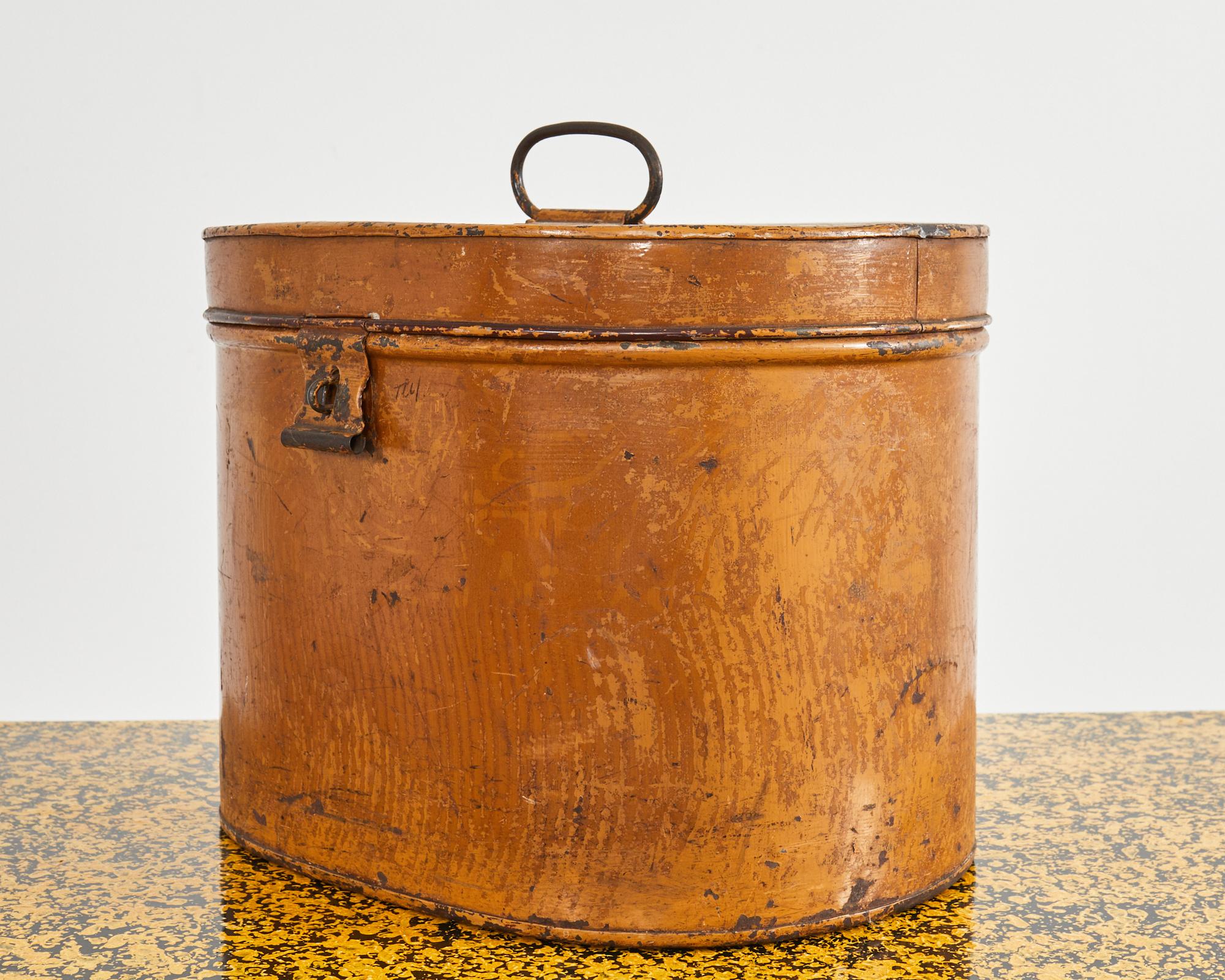 Caja ovalada de metal para sombreros victoriana inglesa del siglo XIX Victoriano en venta