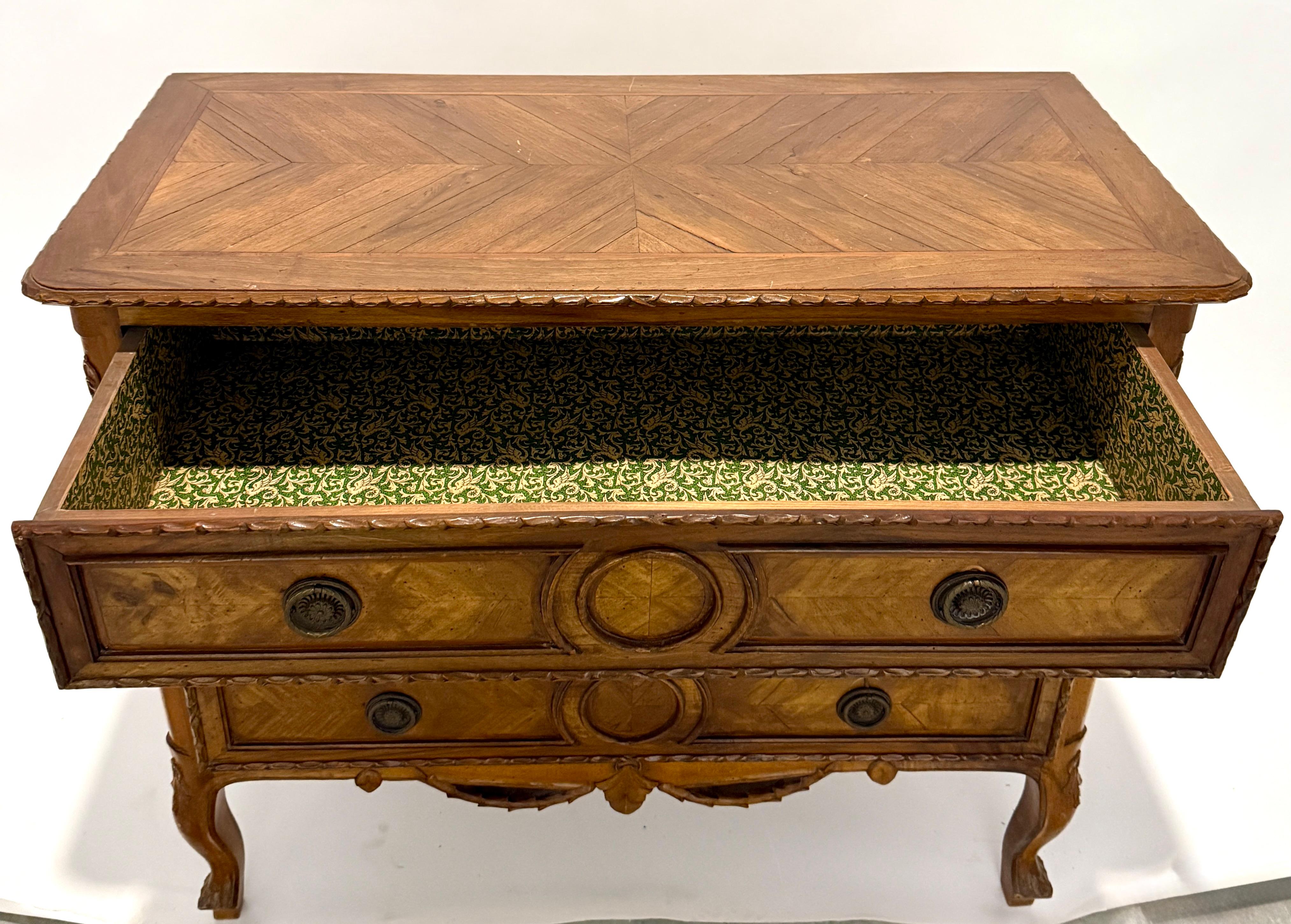 Commode francese a 3 cassetti del XIX secolo in vendita 3