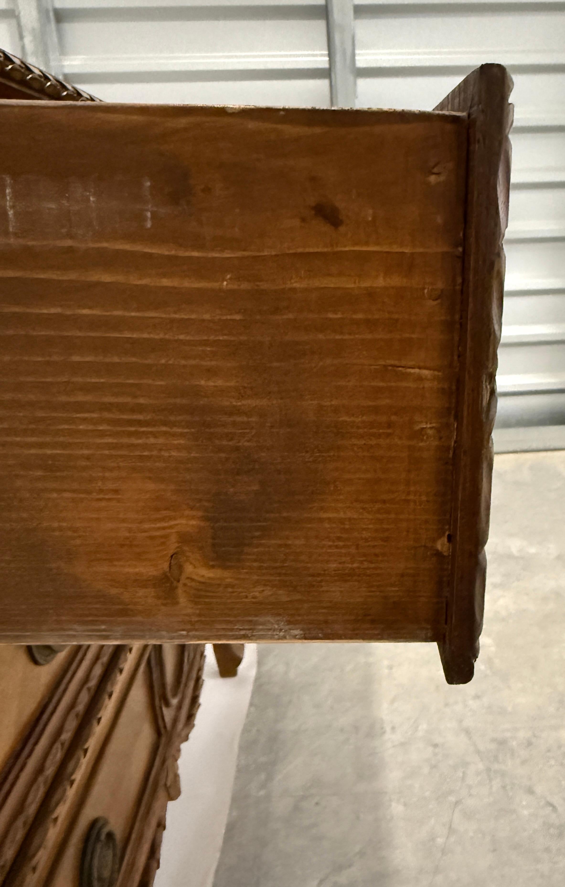 Commode francese a 3 cassetti del XIX secolo in vendita 4