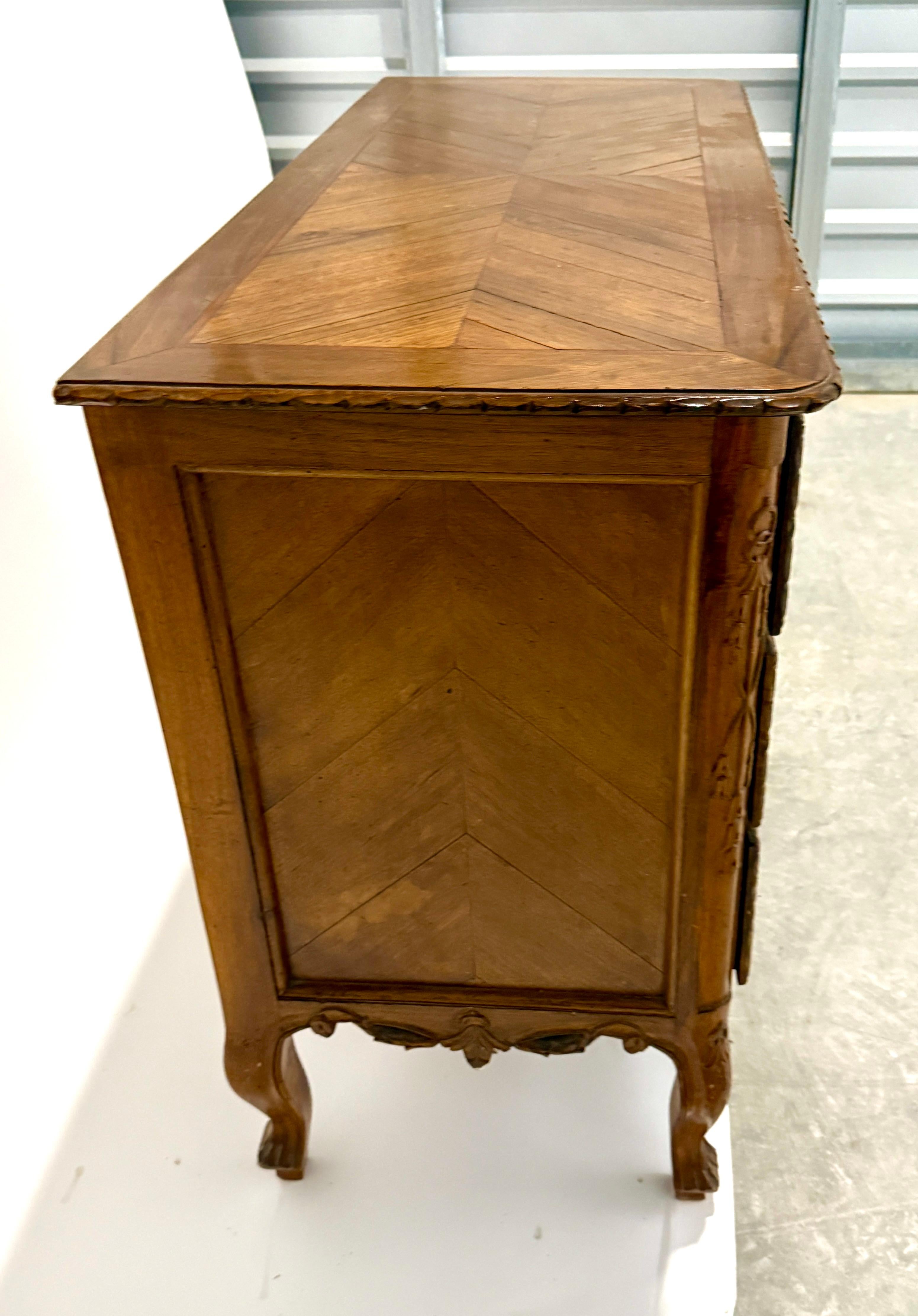 Commode francese a 3 cassetti del XIX secolo in vendita 1