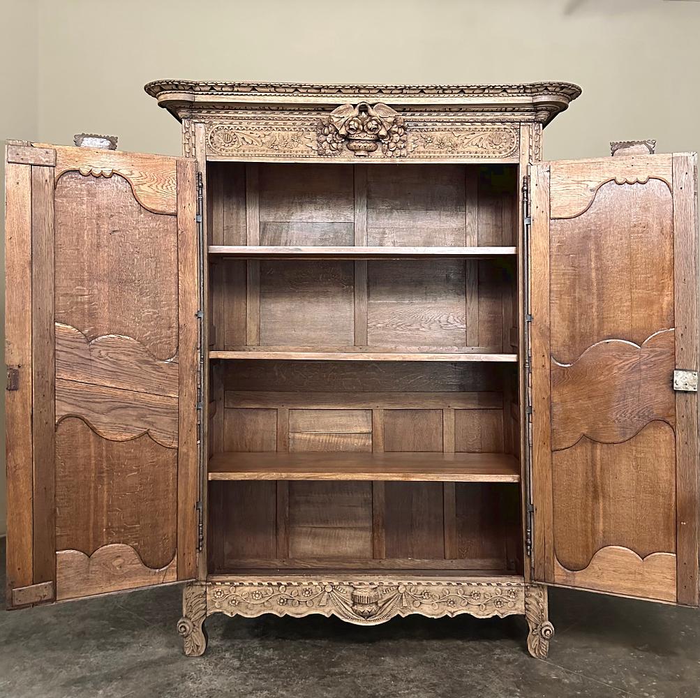 Armoire du Marriage francese del XIX secolo proveniente dalla Normandia in vendita 11