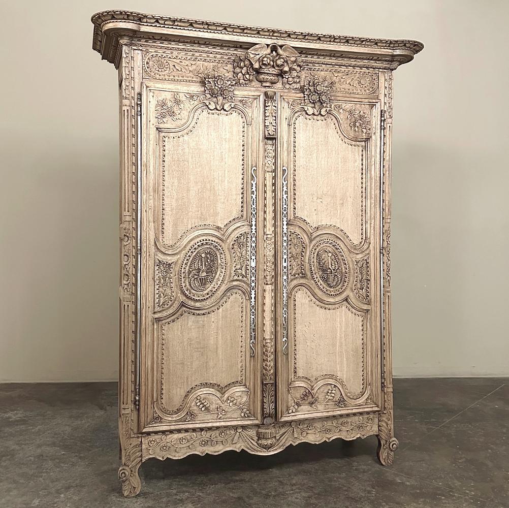 Stile provenzale Armoire du Marriage francese del XIX secolo proveniente dalla Normandia in vendita