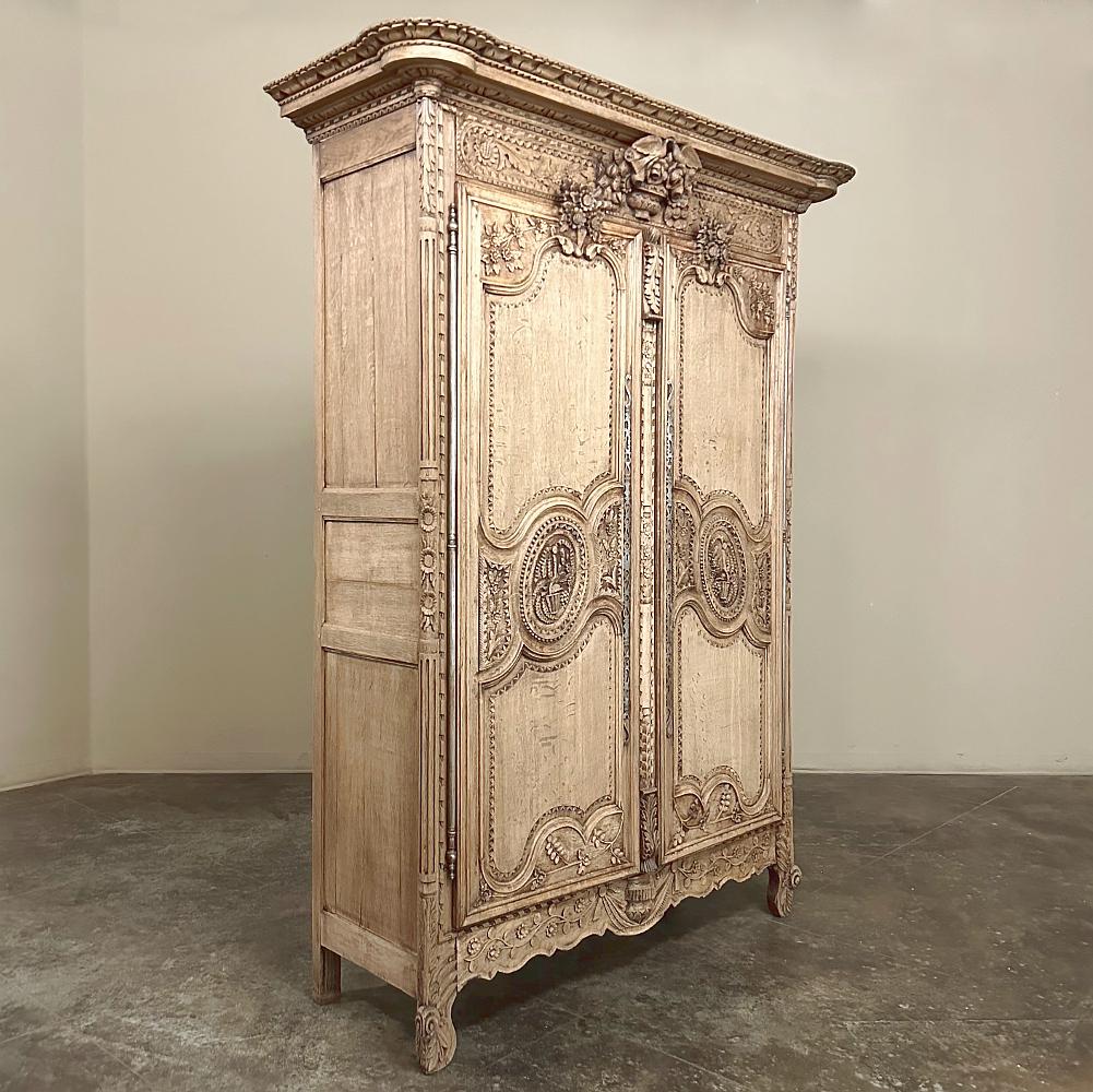 Francese Armoire du Marriage francese del XIX secolo proveniente dalla Normandia in vendita
